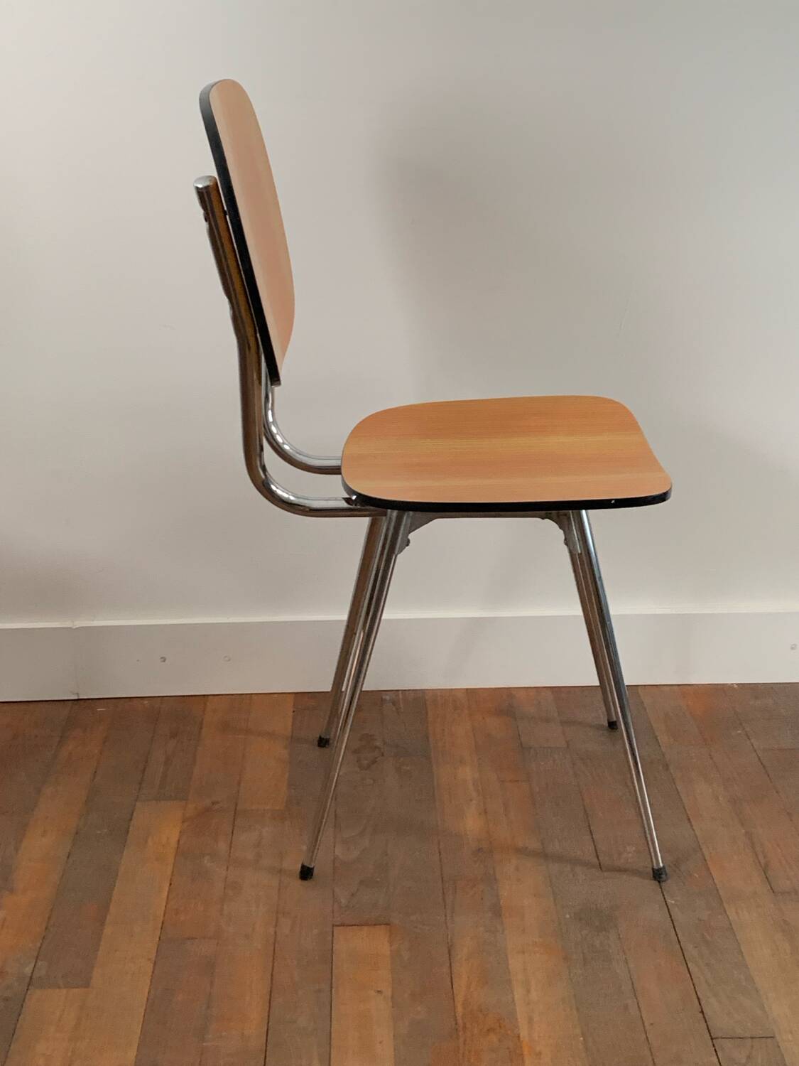 Chaise en formica tublac