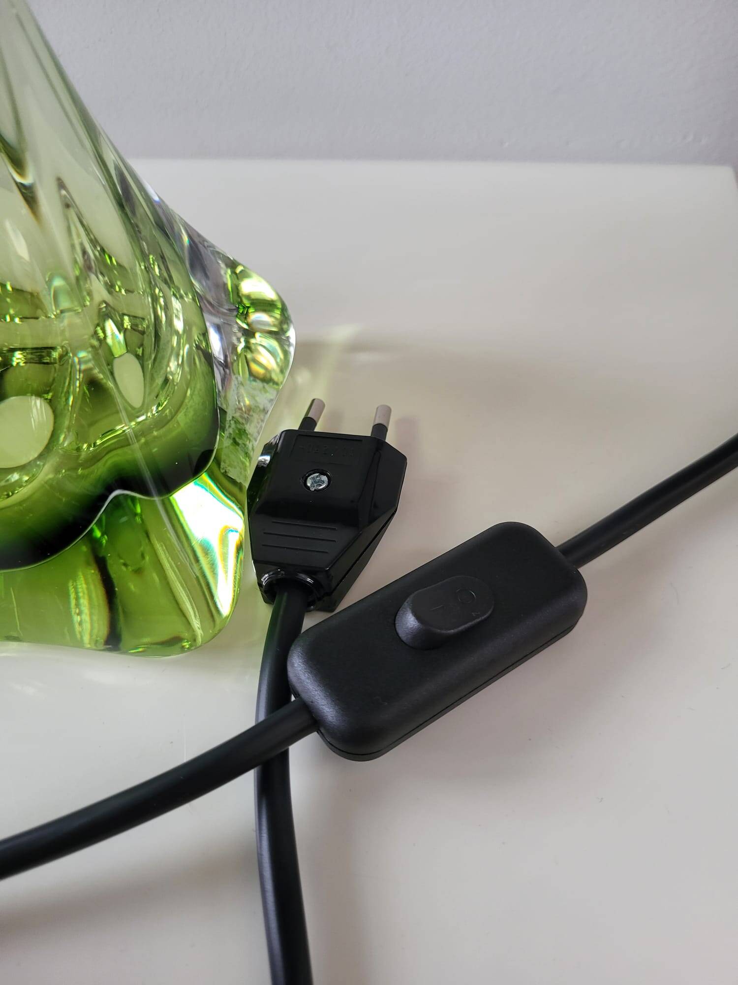 Lampe en cristal Val Saint Lambert à pied tourné, couleur verte, Belgique