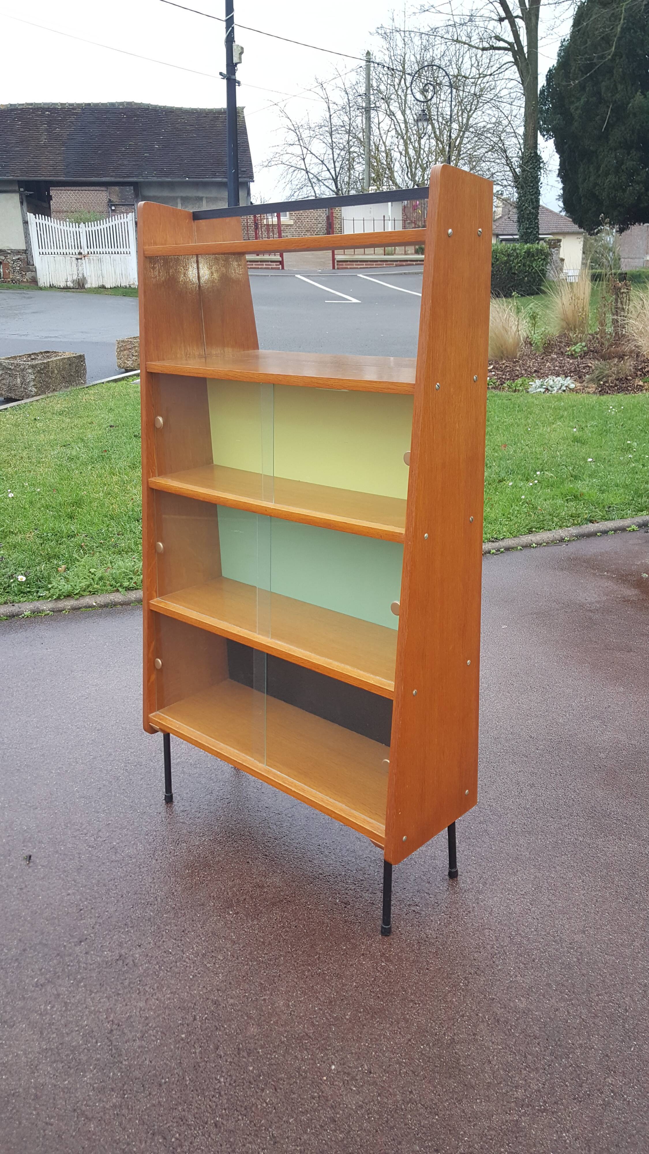 Showcase garlic by Pierre guariche