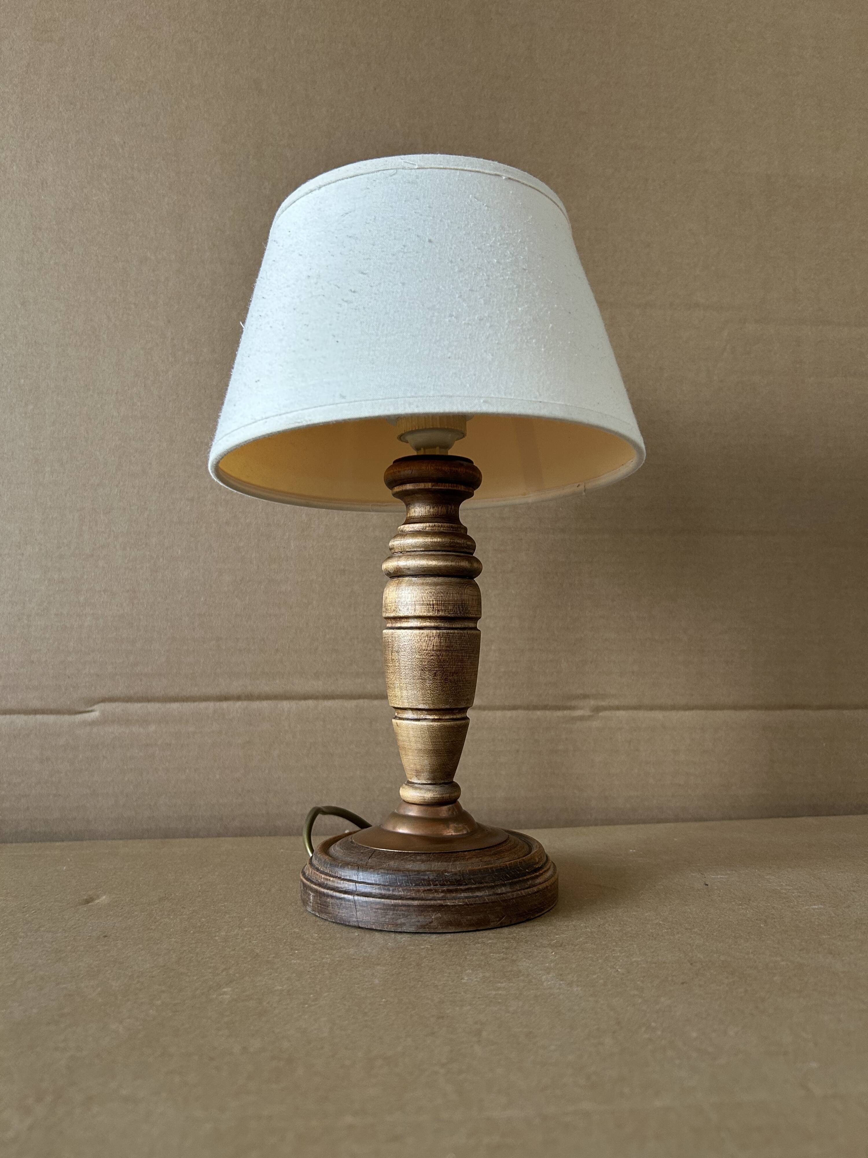 Lampe à poser en bois tourné