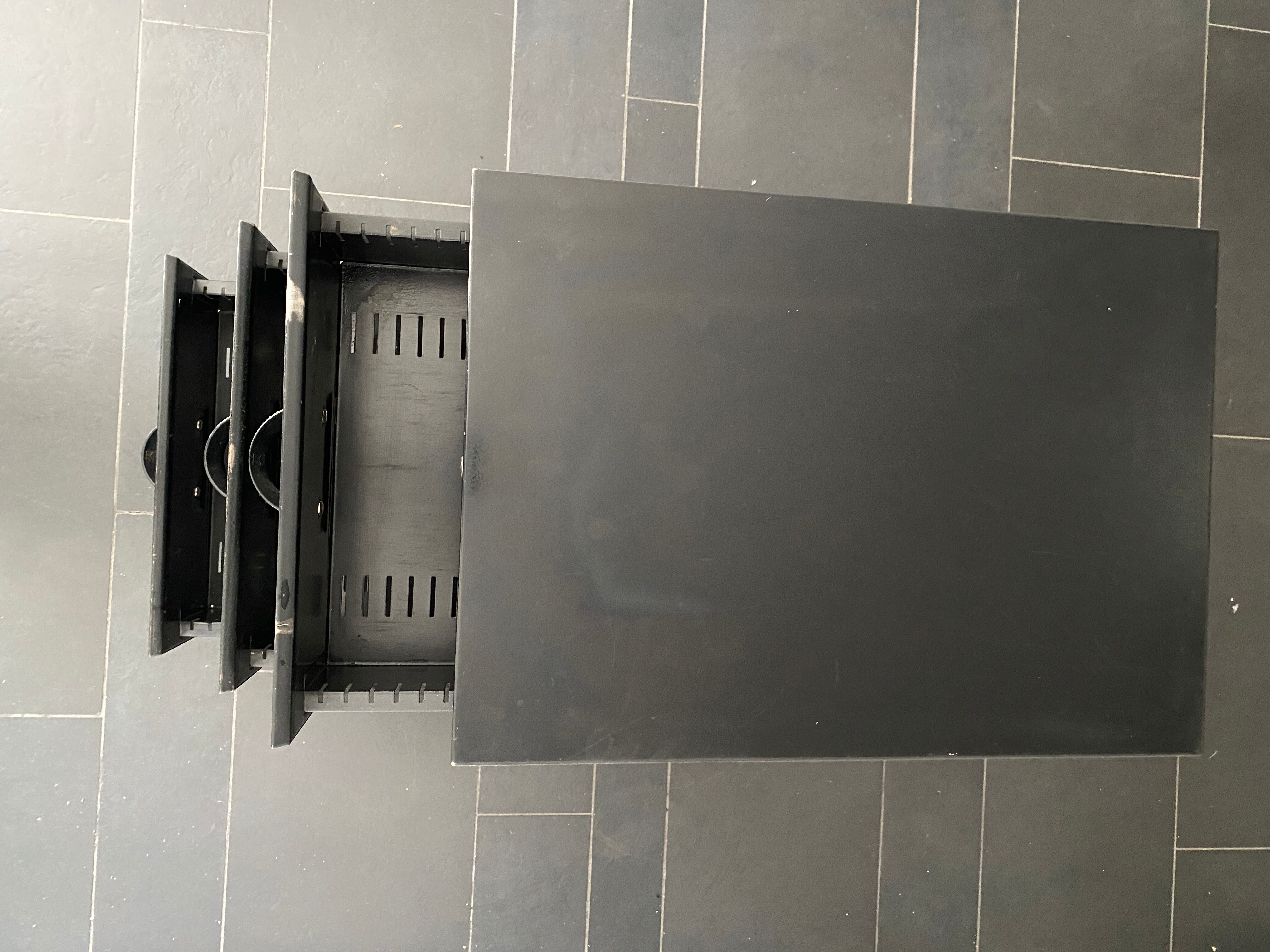 Lacquered metal furniture with 3 drawers model graphis by Osvaldo Borsani and Eugenio Gerli edition Tecno