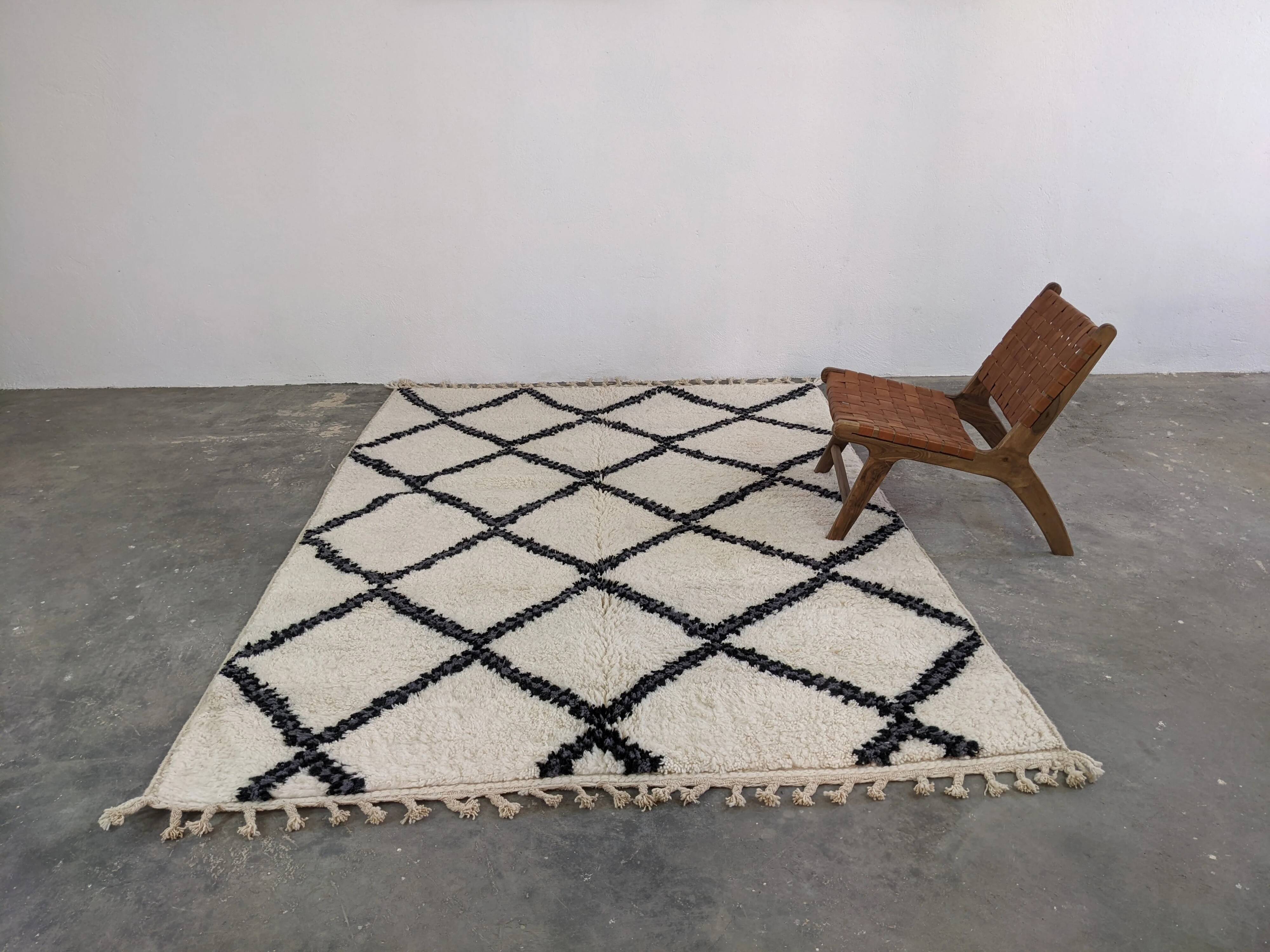 Large Beni Ouarain rug, 280 x 205 cm || 9.19 x 6.73 feet, G-369