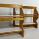 Duo d'étagères vaisselier de Charlotte Perriand