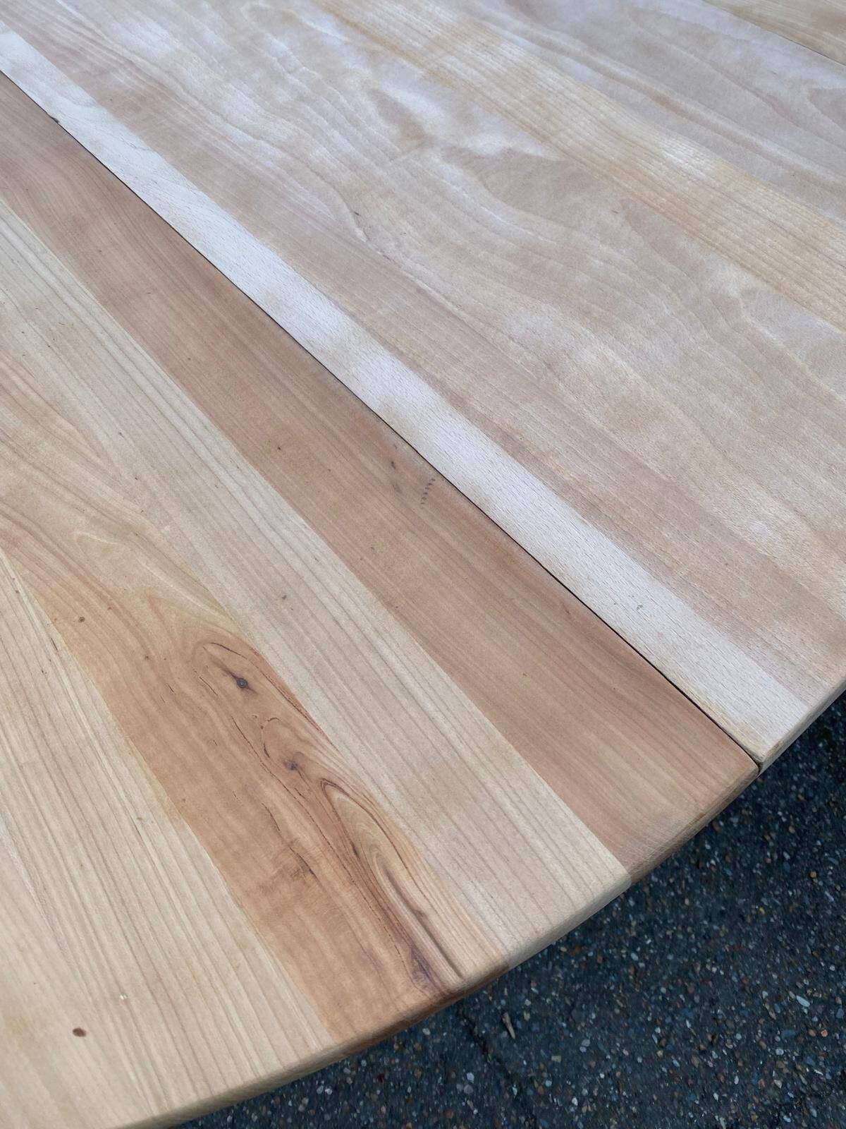 Extendable round dining table with central leg, renovated in raw oak, 210cm