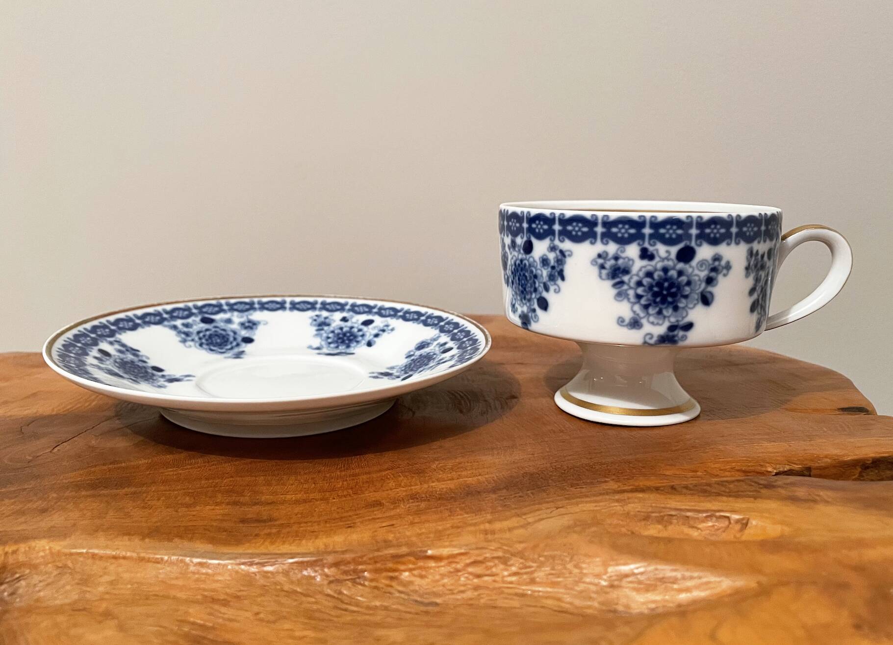 Tasse à thé en porcelaine Wallendorf avec soucoupe, Echt Kobalt, motif fleur bleue
