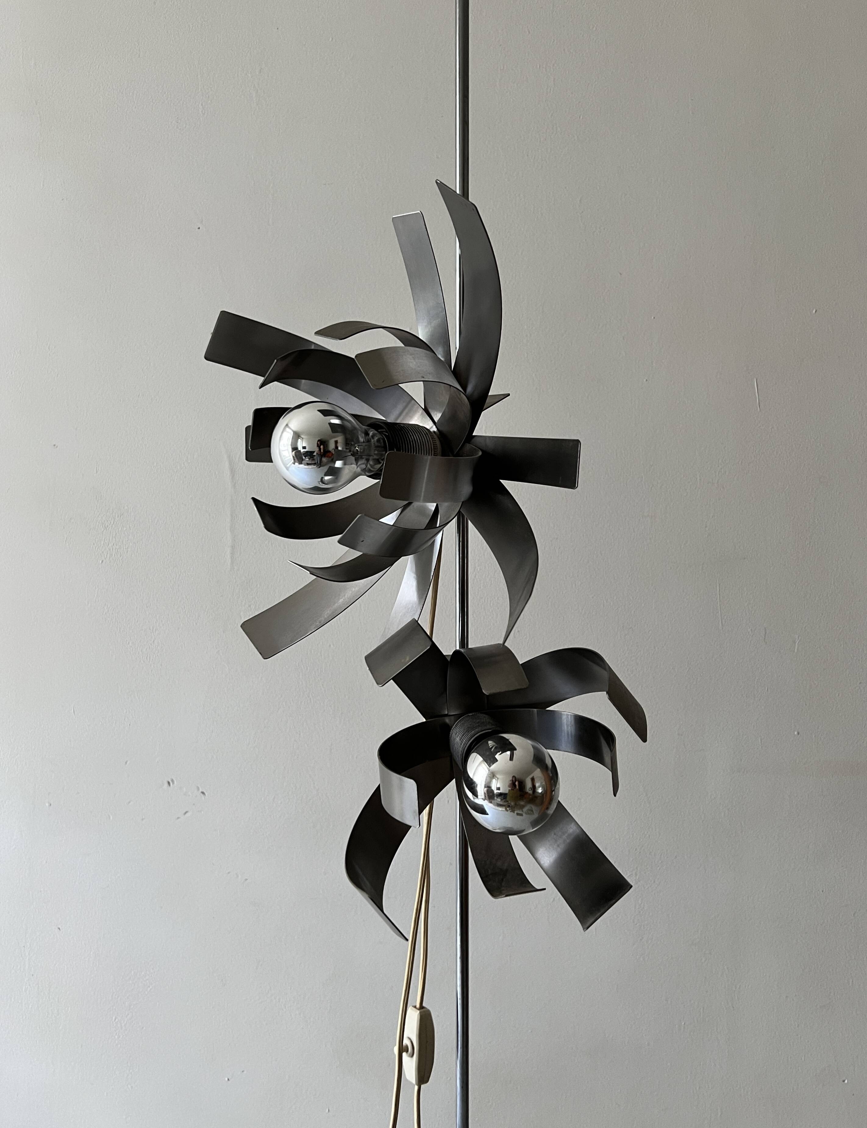 Jocelyn Troche (XXe siècle) Lampadaire fleur en acier chromé, design 1970