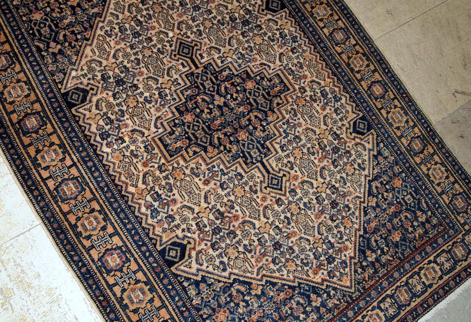 Handmade antique Persian Bibikabab rug 3.3' x 5.2' (100cm x 158cm) 1920s