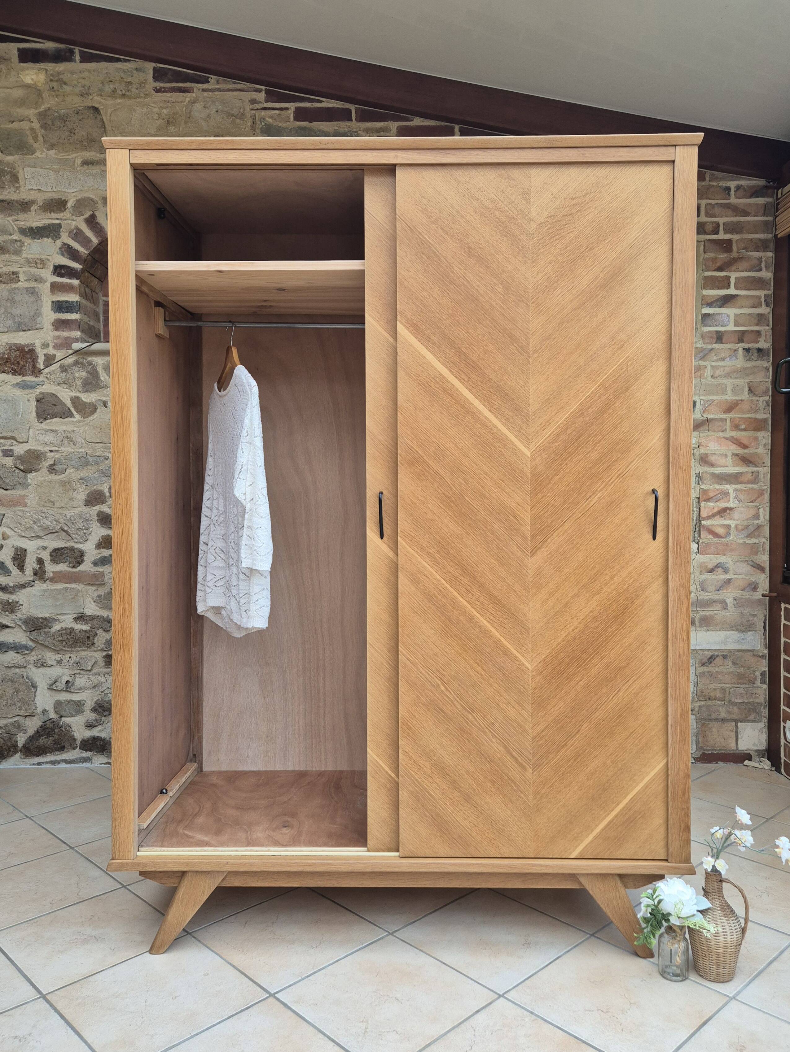 Armoire vintage