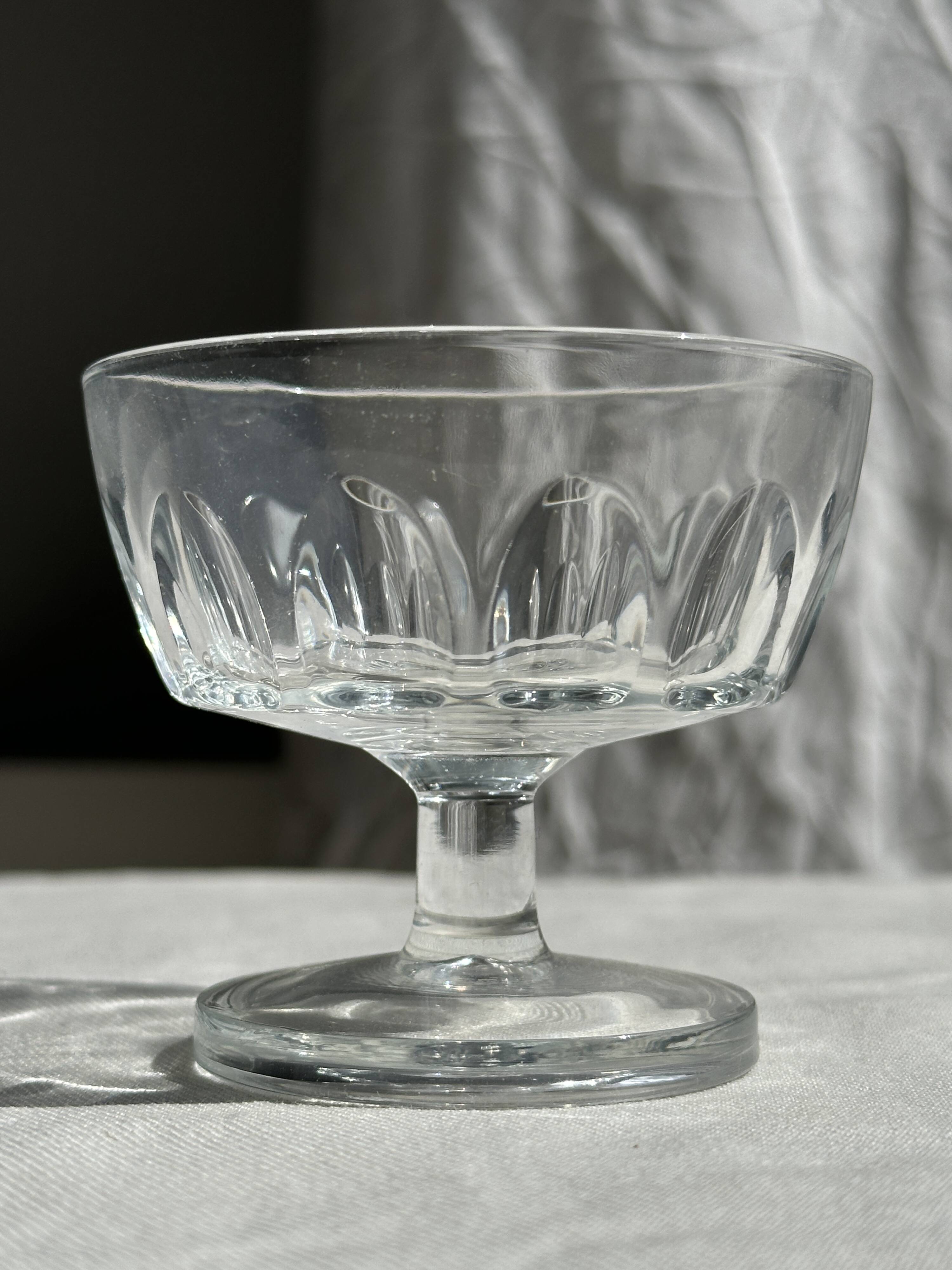 11 France Arcoroc footed bowls