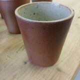 8 tasses / verres anciens en grès vernisse