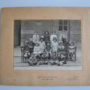 Old photo of class of girls' high school Moulin 1920
