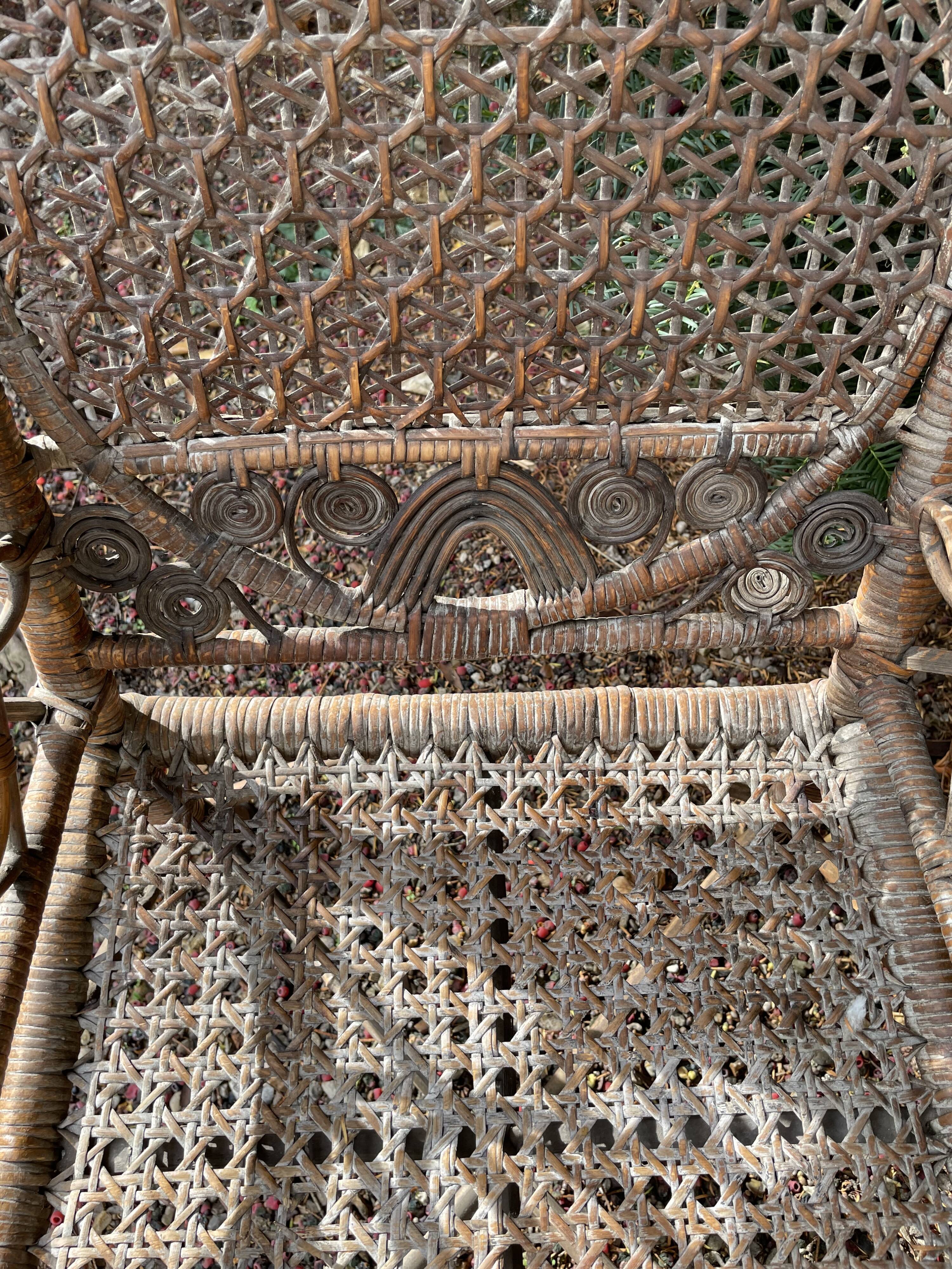 Paire de fauteuils anciens en rotin