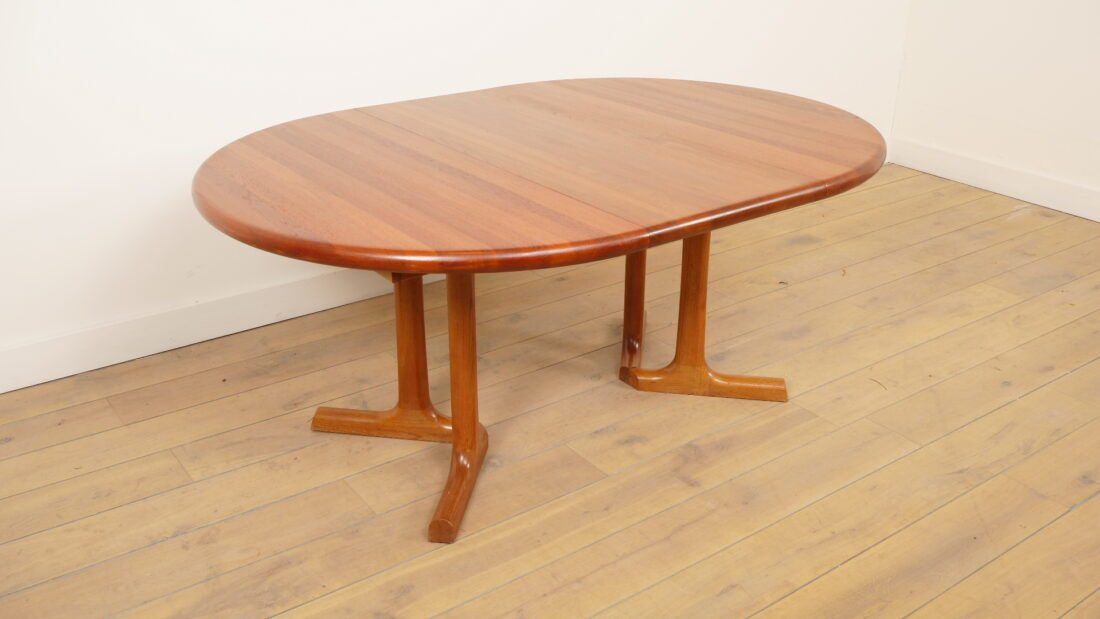 Vintage extendable round dining table | Dyrlund | Solid teak | Danish