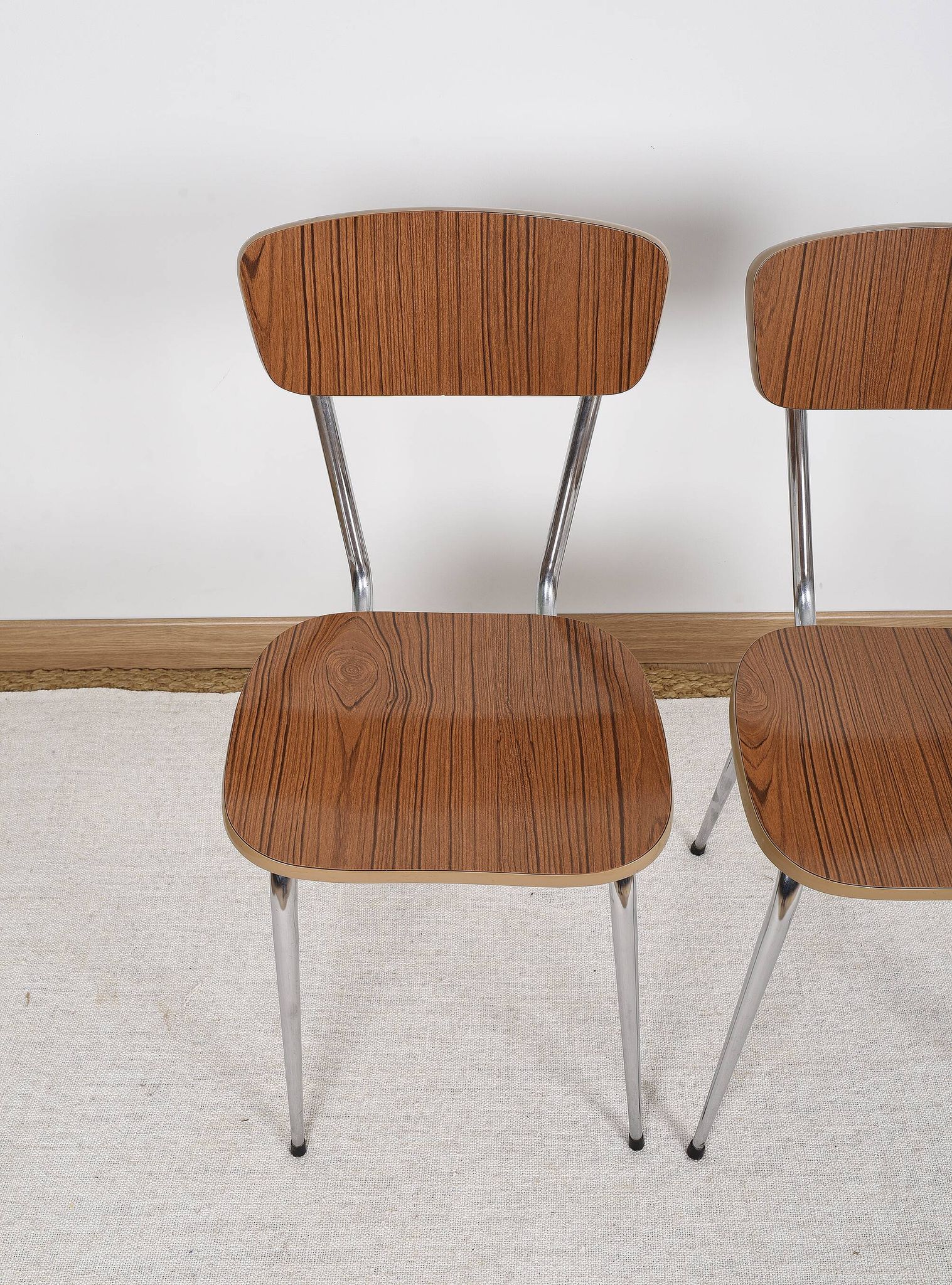Formica extending table with 4 chairs, set, vintage from the 70s.