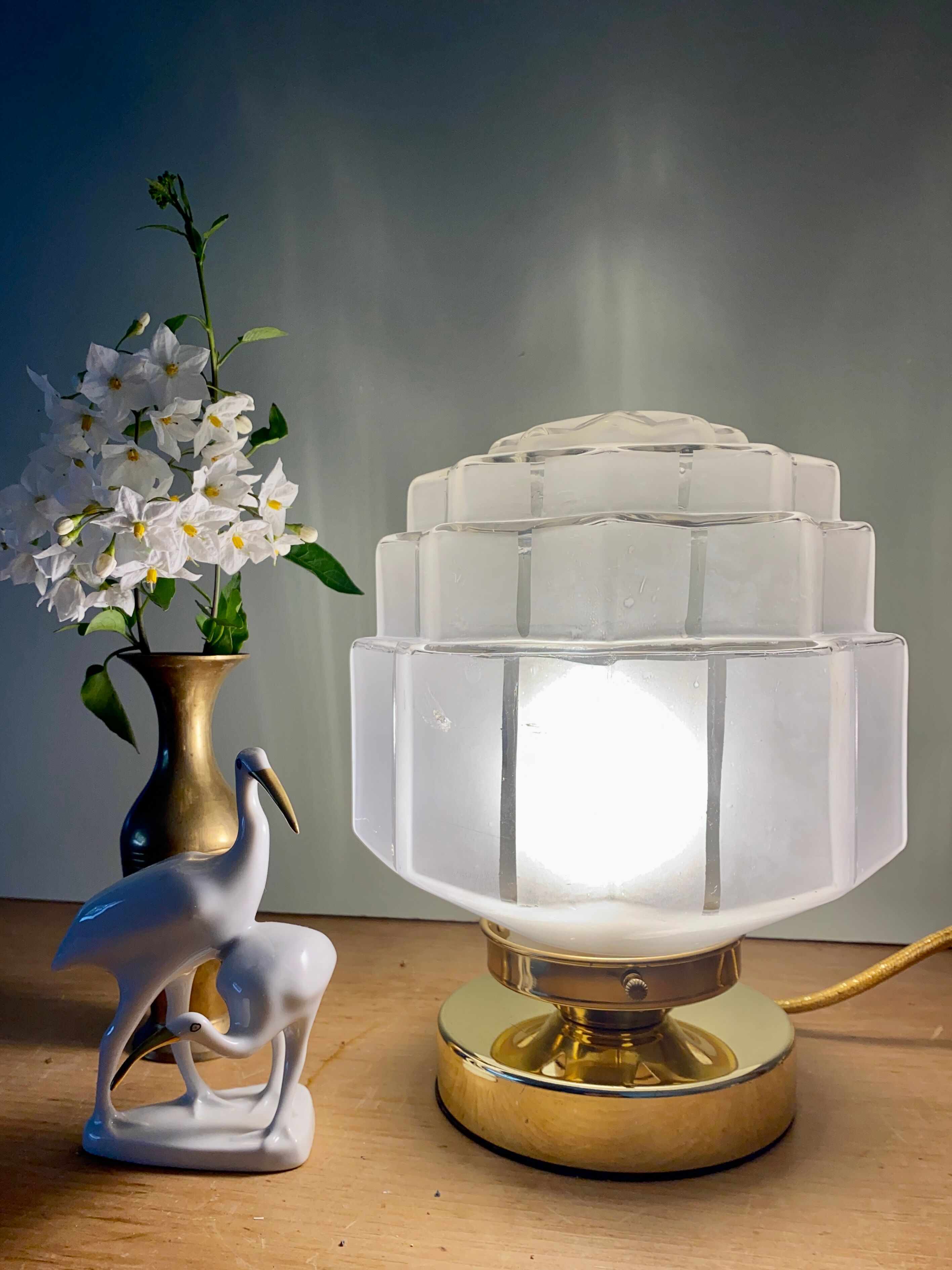 Vintage art deco globe table lamp in frosted glass