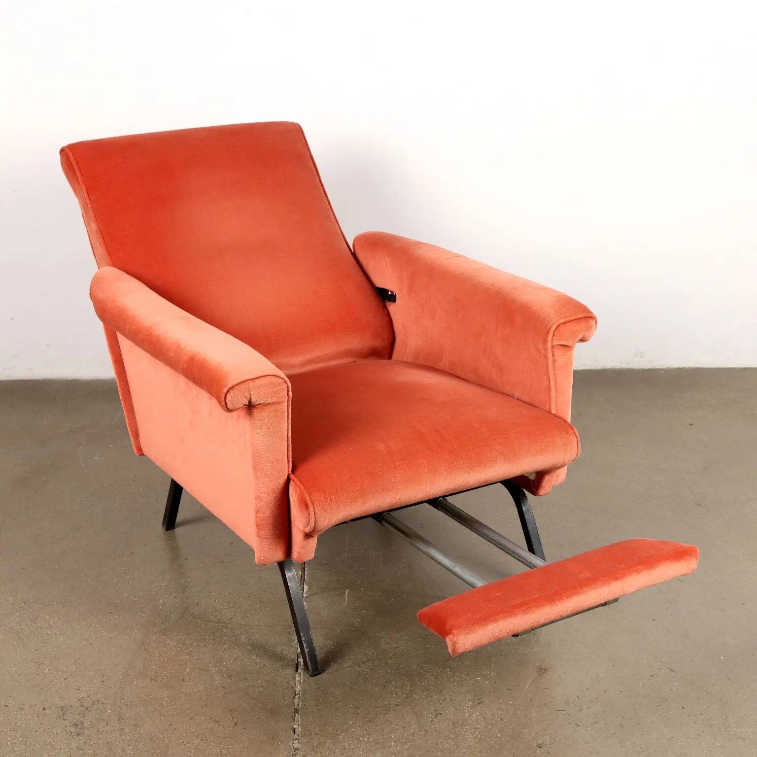 Vintage armchair from the 1960s-70s in metal and velvet, Italy.