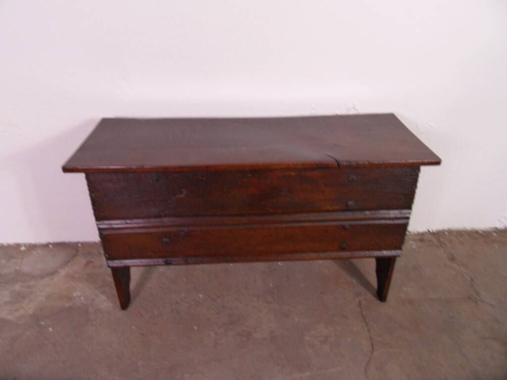 Petit coffre en bois antique en chêne