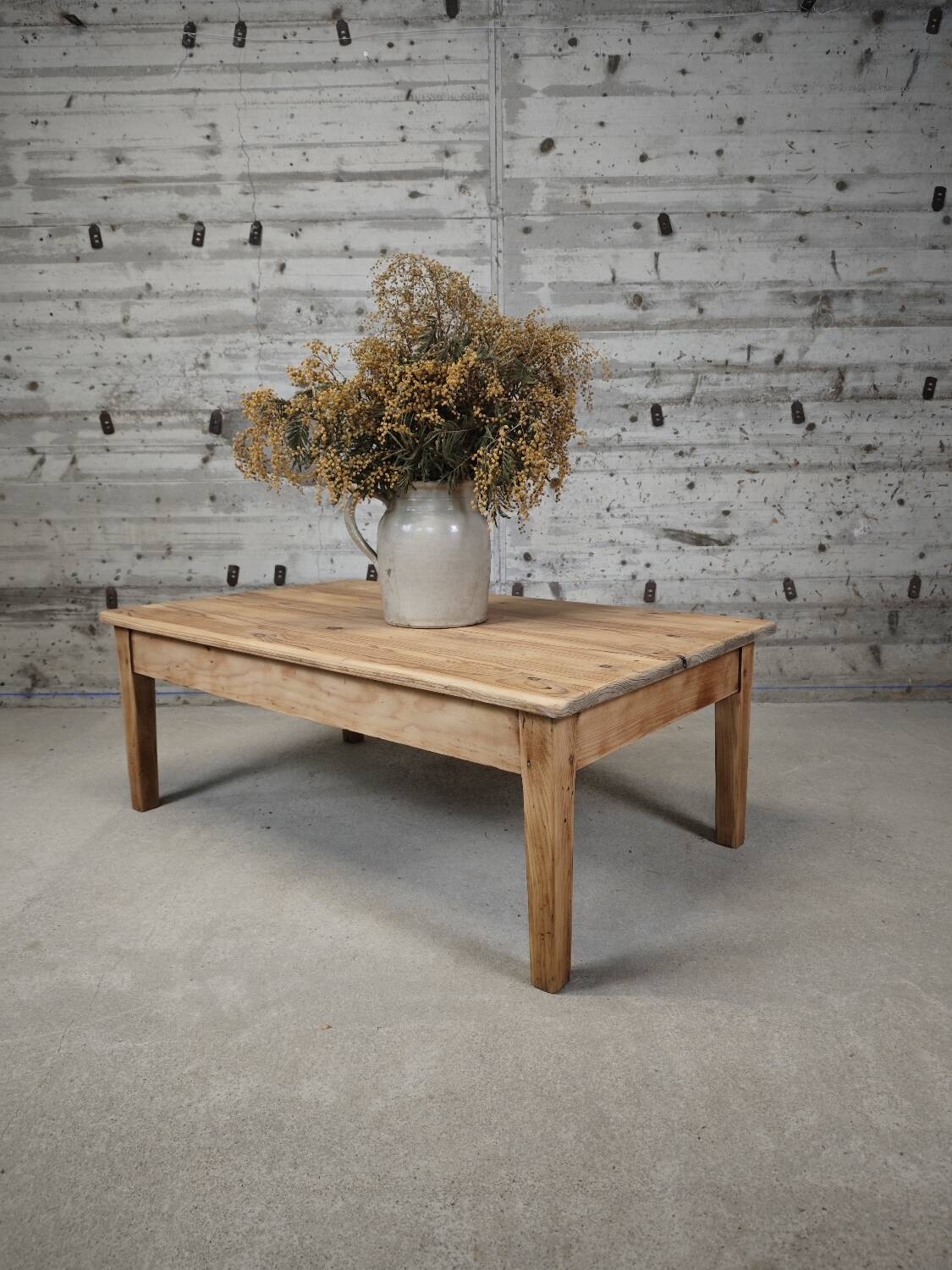 Table basse de ferme en sapin