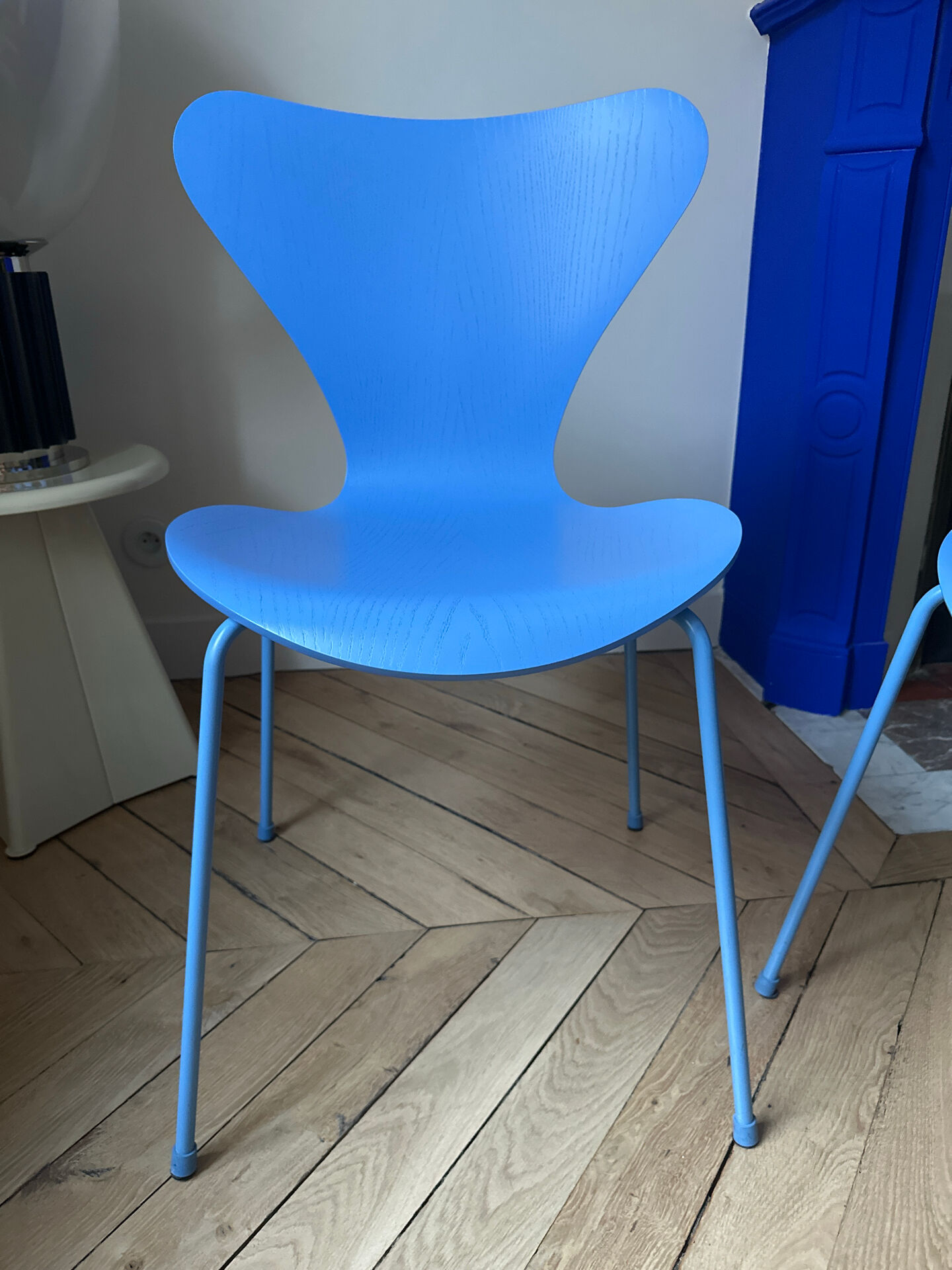 Fritz Hansen Series 7 chairs designed by Arne Jacobsen.