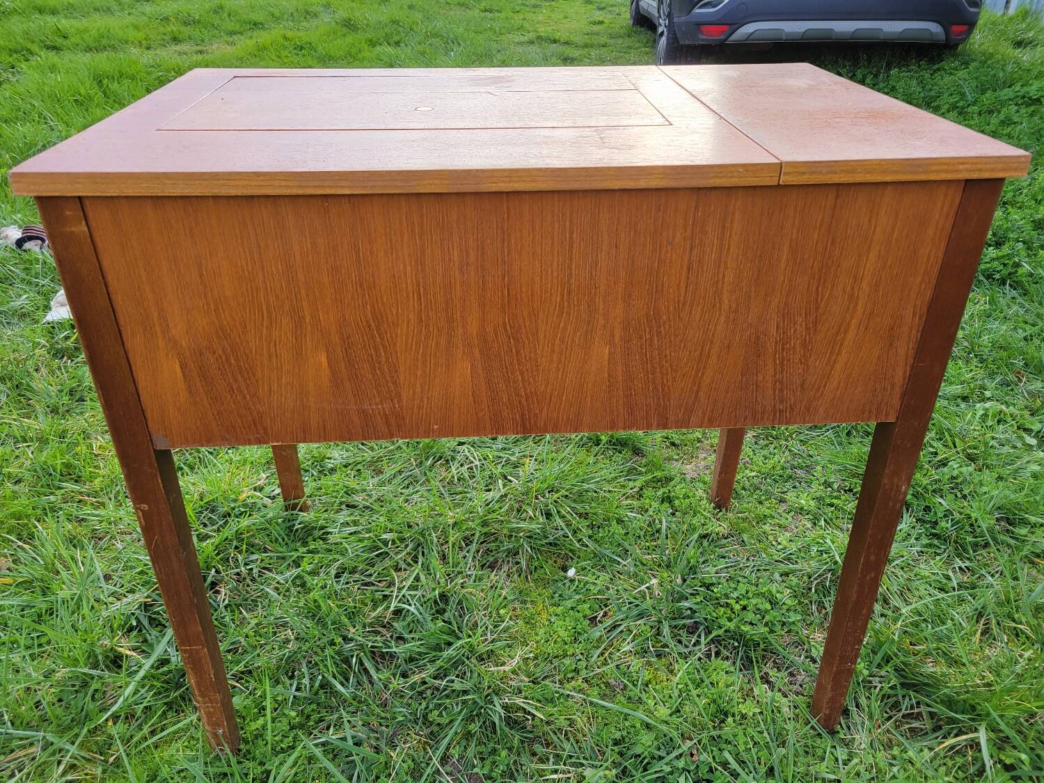 Scandinavian table