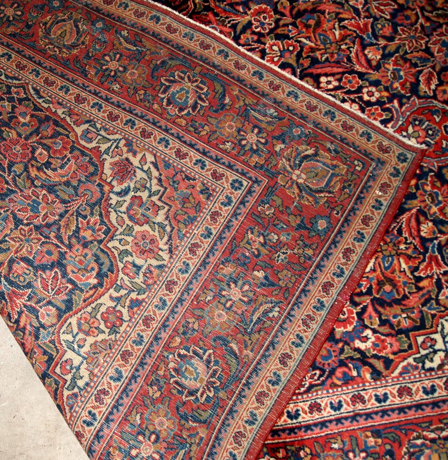 Handmade antique Persian Kashan rug 4.1' x 6.2' (125cm x 189cm) 1910s