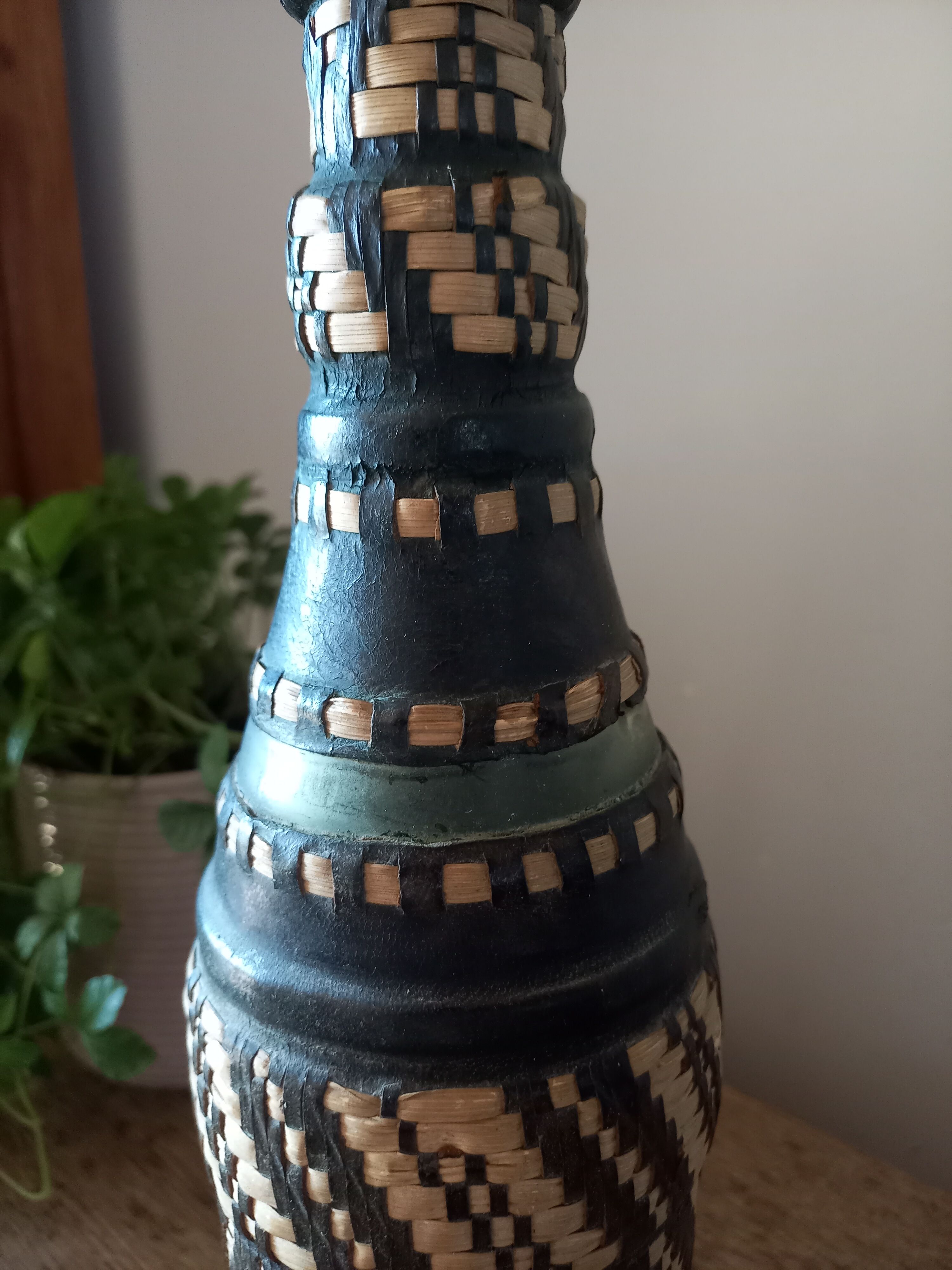 Bottle vase sheathing braided basketry and leather Ethnic Crafts