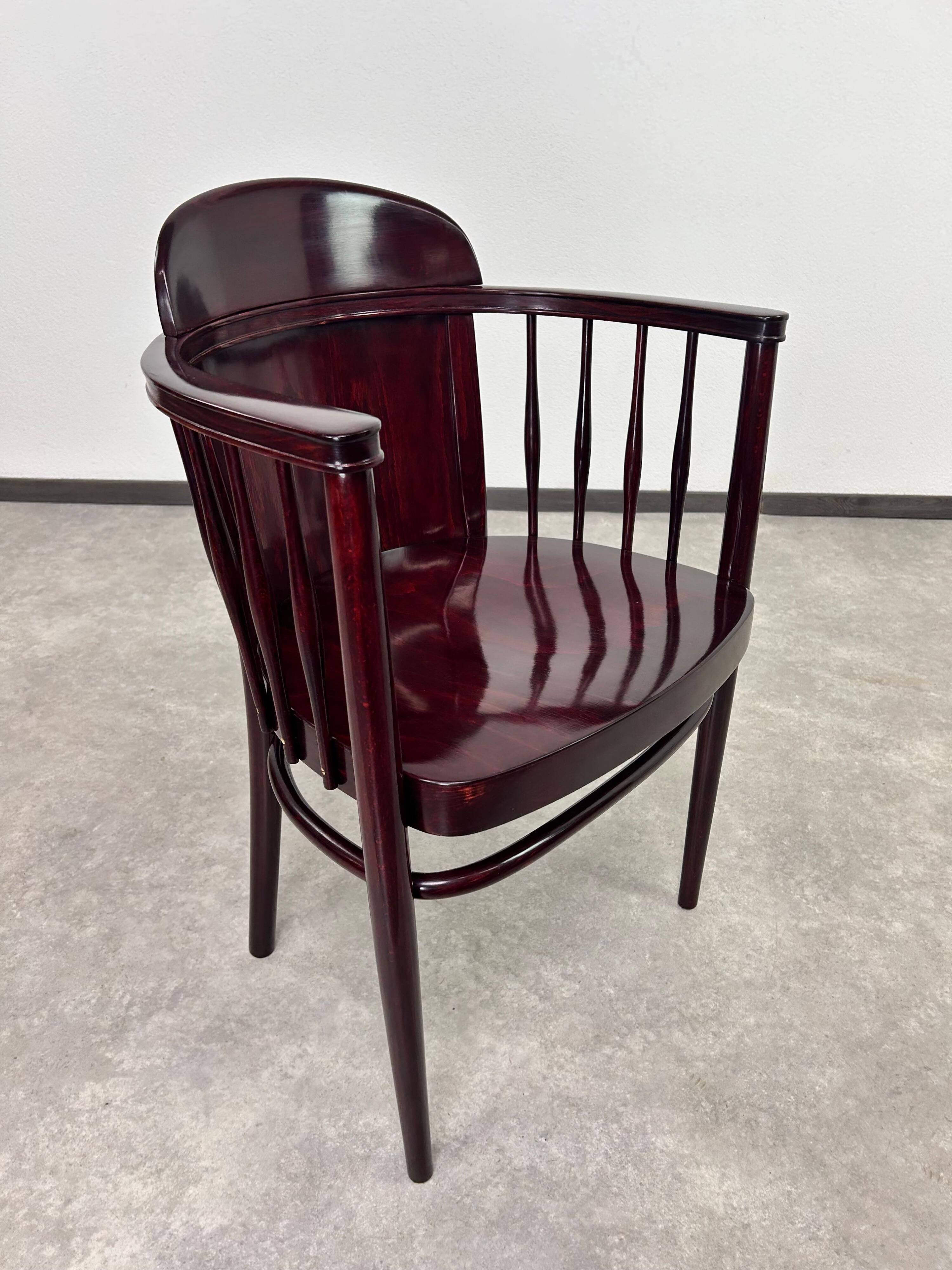 Rare fauteuil en bois courbé de Thonet