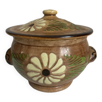 Pot with lid