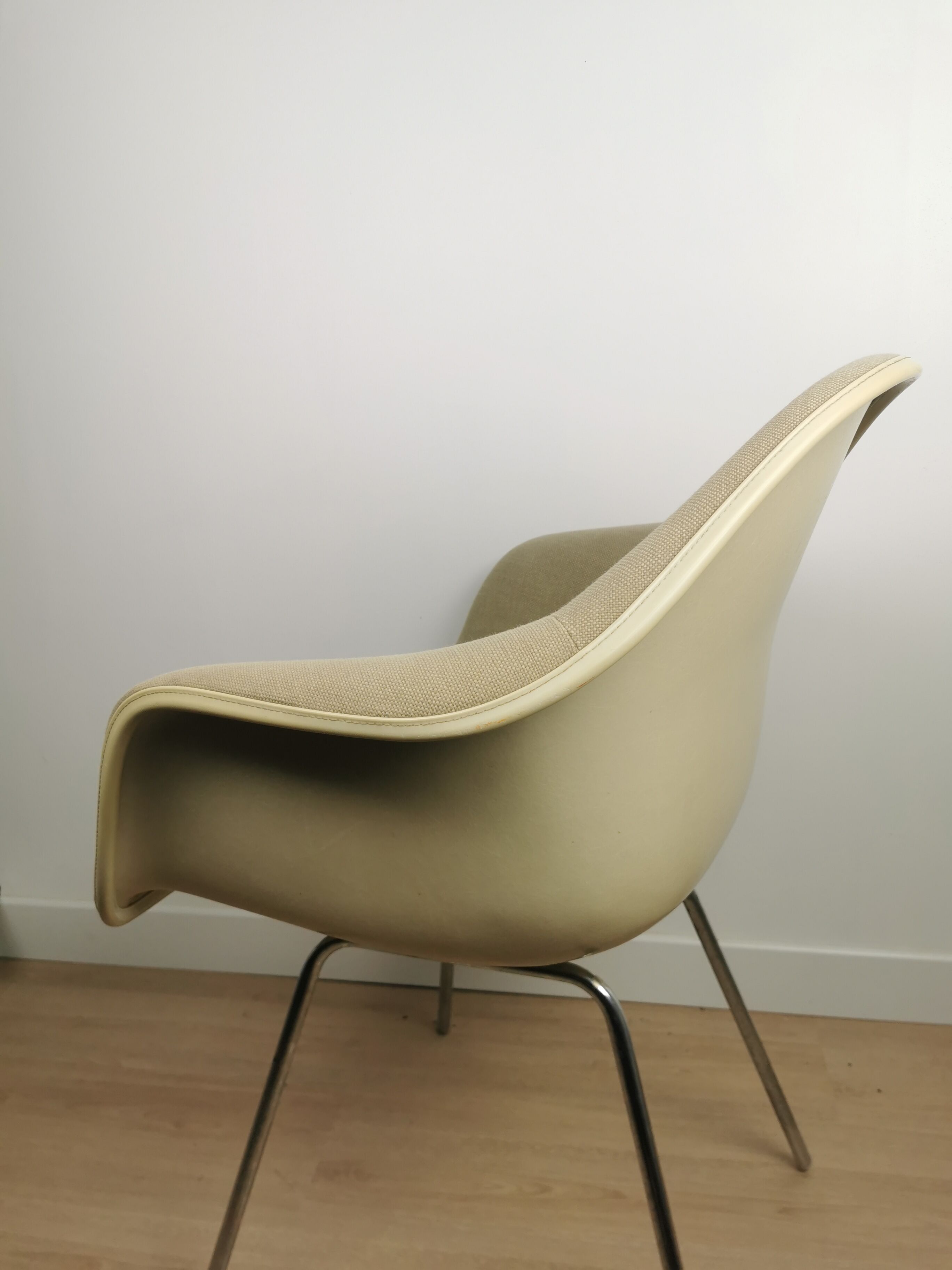 Dax armchair by Charles & Ray Eames, Herman Miller