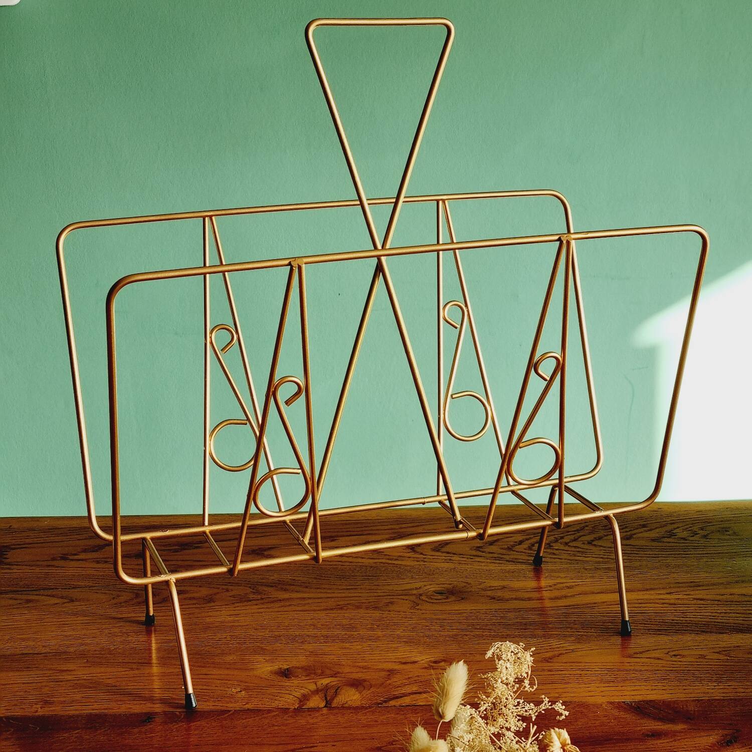 Golden metal magazine holder
