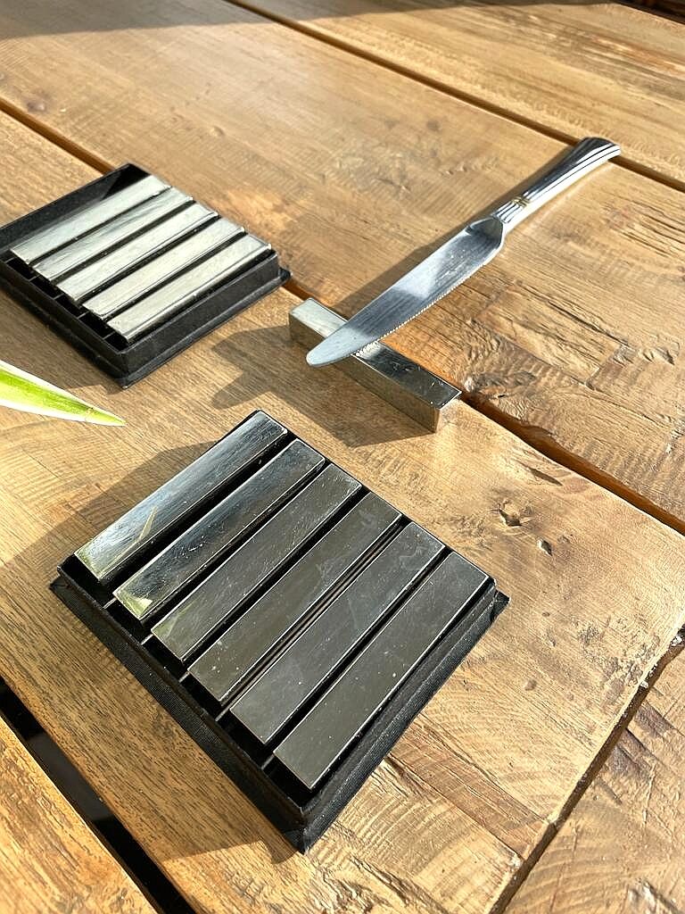 Set of 12 metal knife holders
