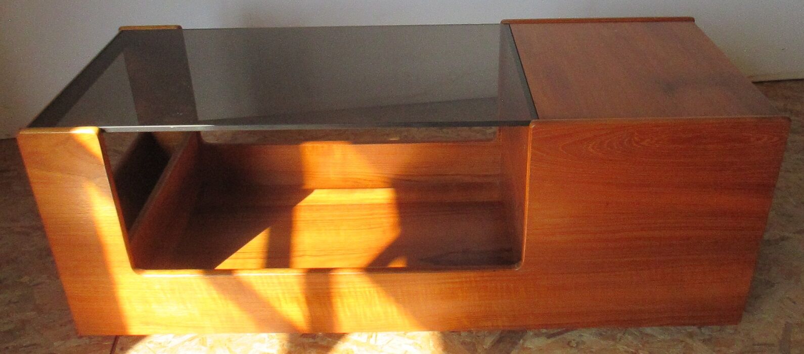 Coffee table on wheels 70