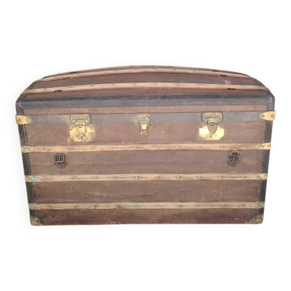Grande malle bombée d'époque 1900 signée Moynat Paris en bois