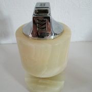 Briquet de table piezo onyx et métal doré, kogen 1970-1980