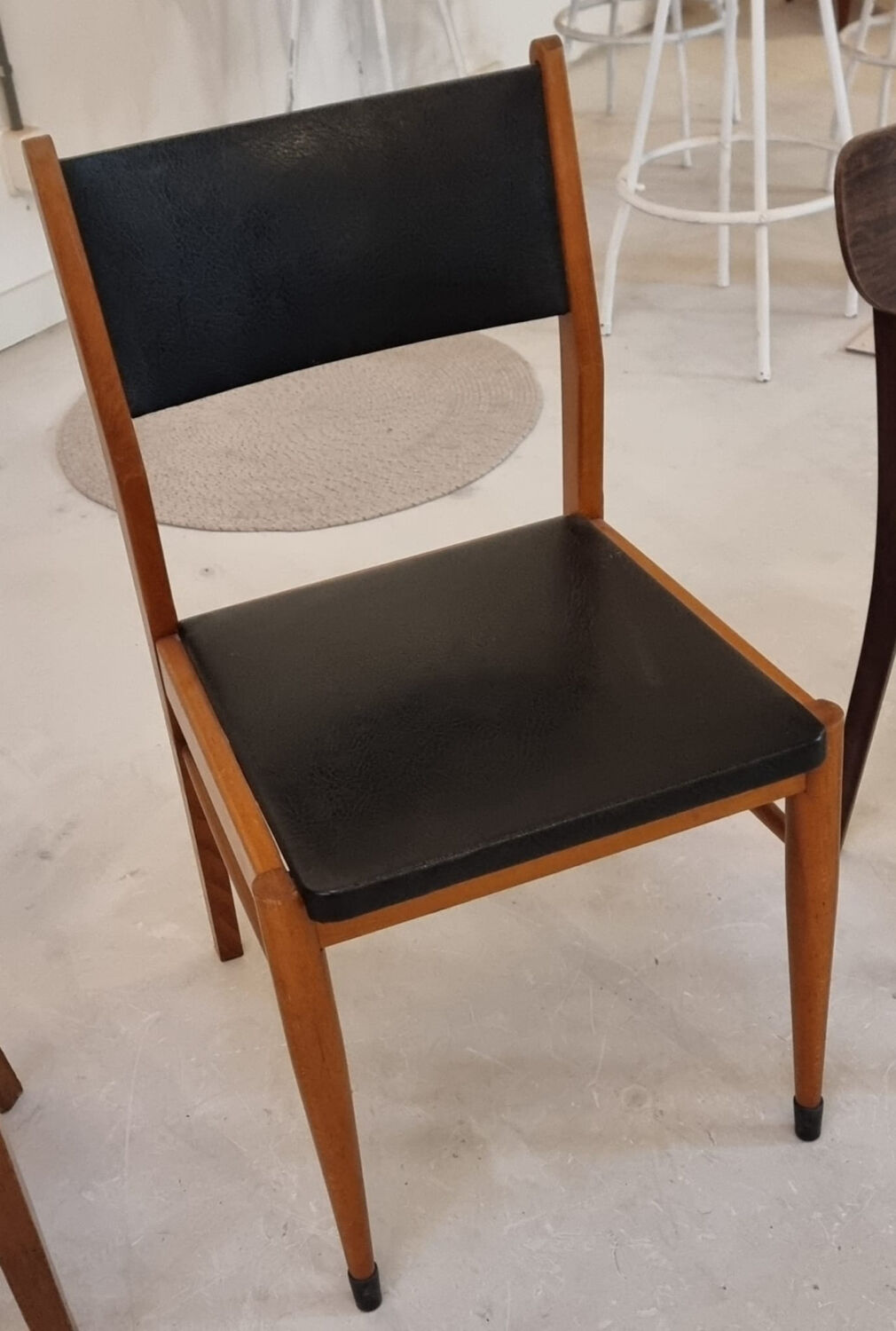 Chaises du milieu du siècle