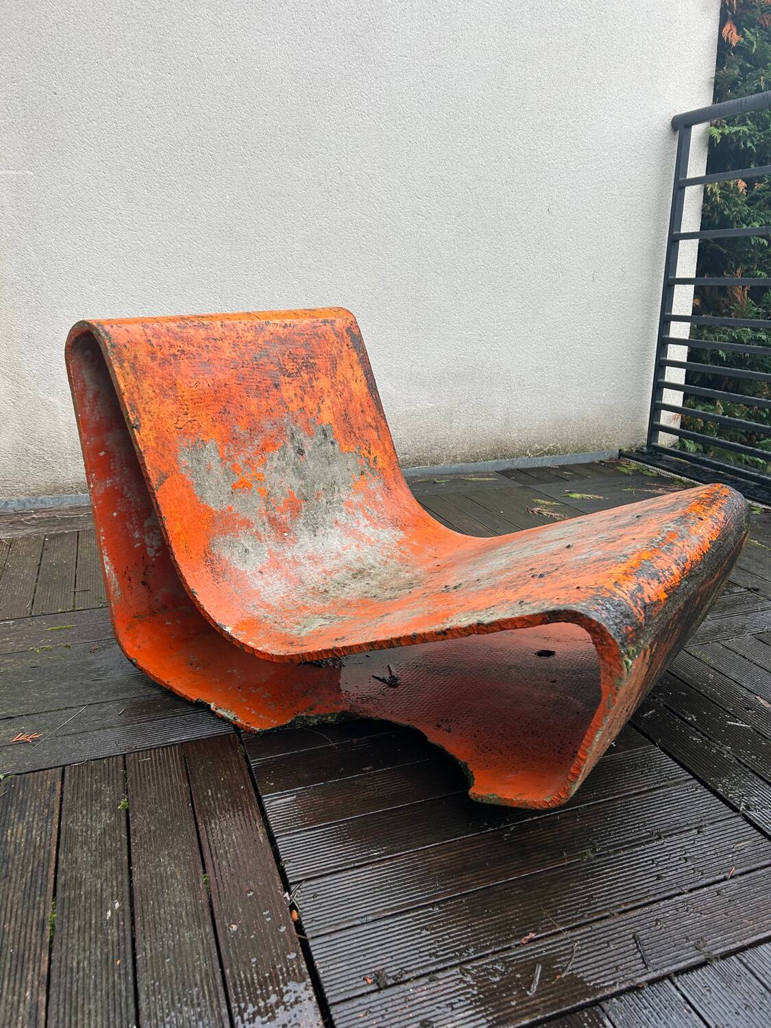 Fauteuils loop chair en ciment de Willy Guhl