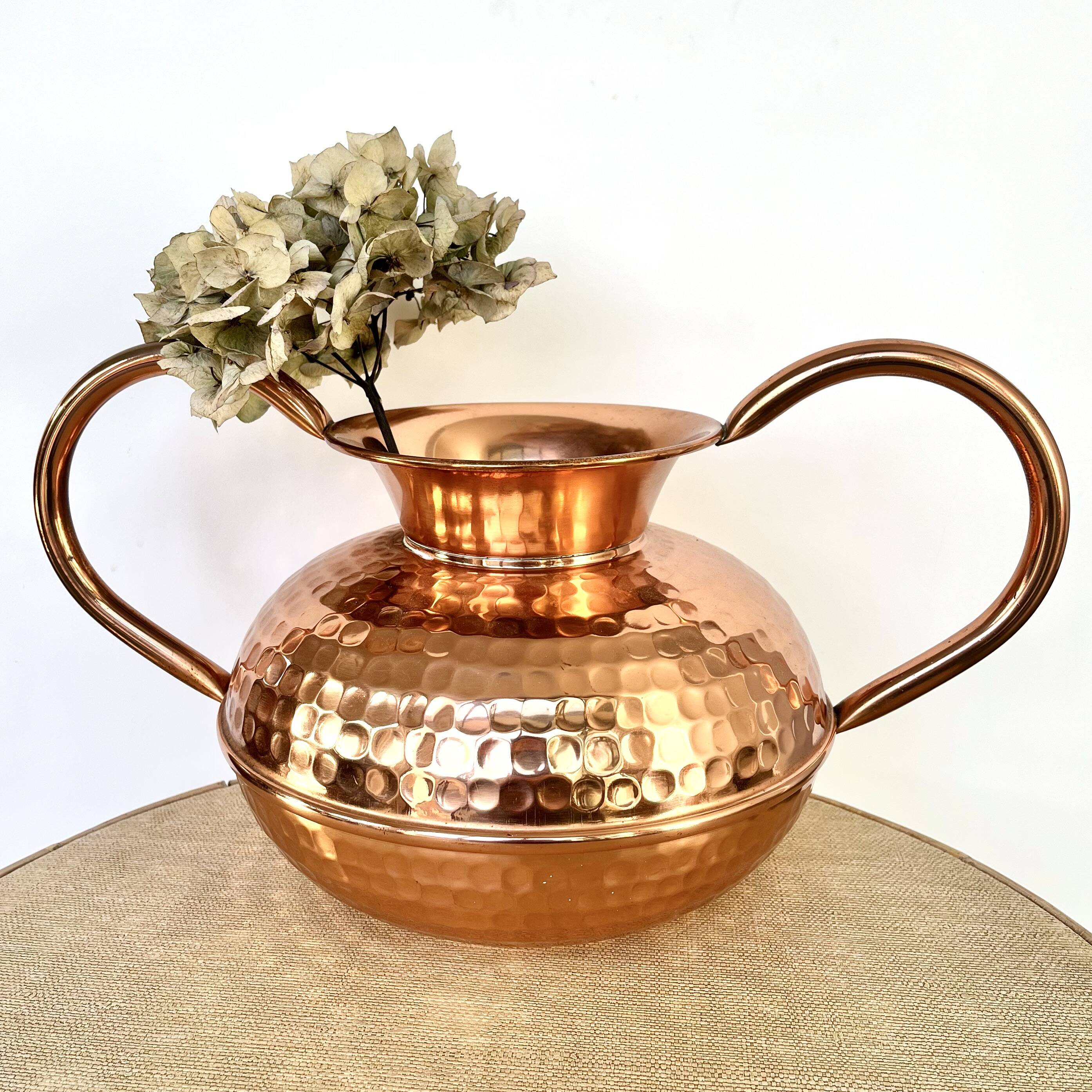 Villedieu hammered copper pot vase with handles, 20th century