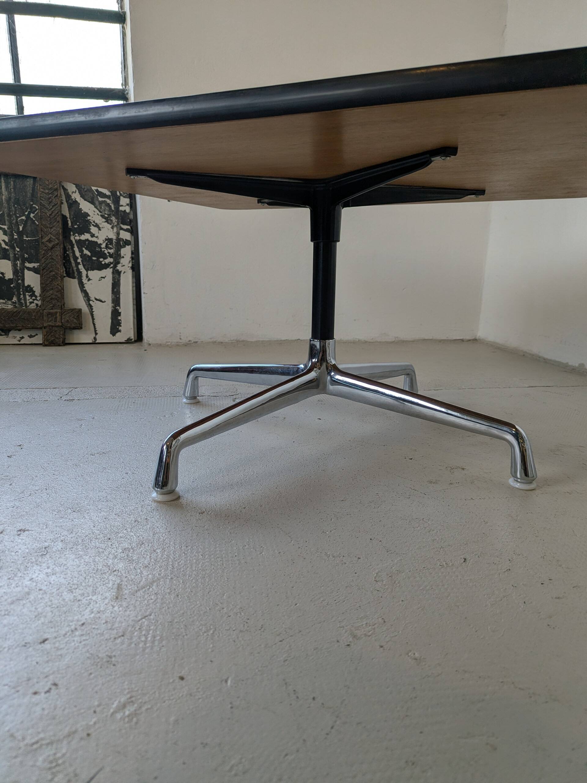 Design coffee table by Charles and Ray Eames for Herman Miller.