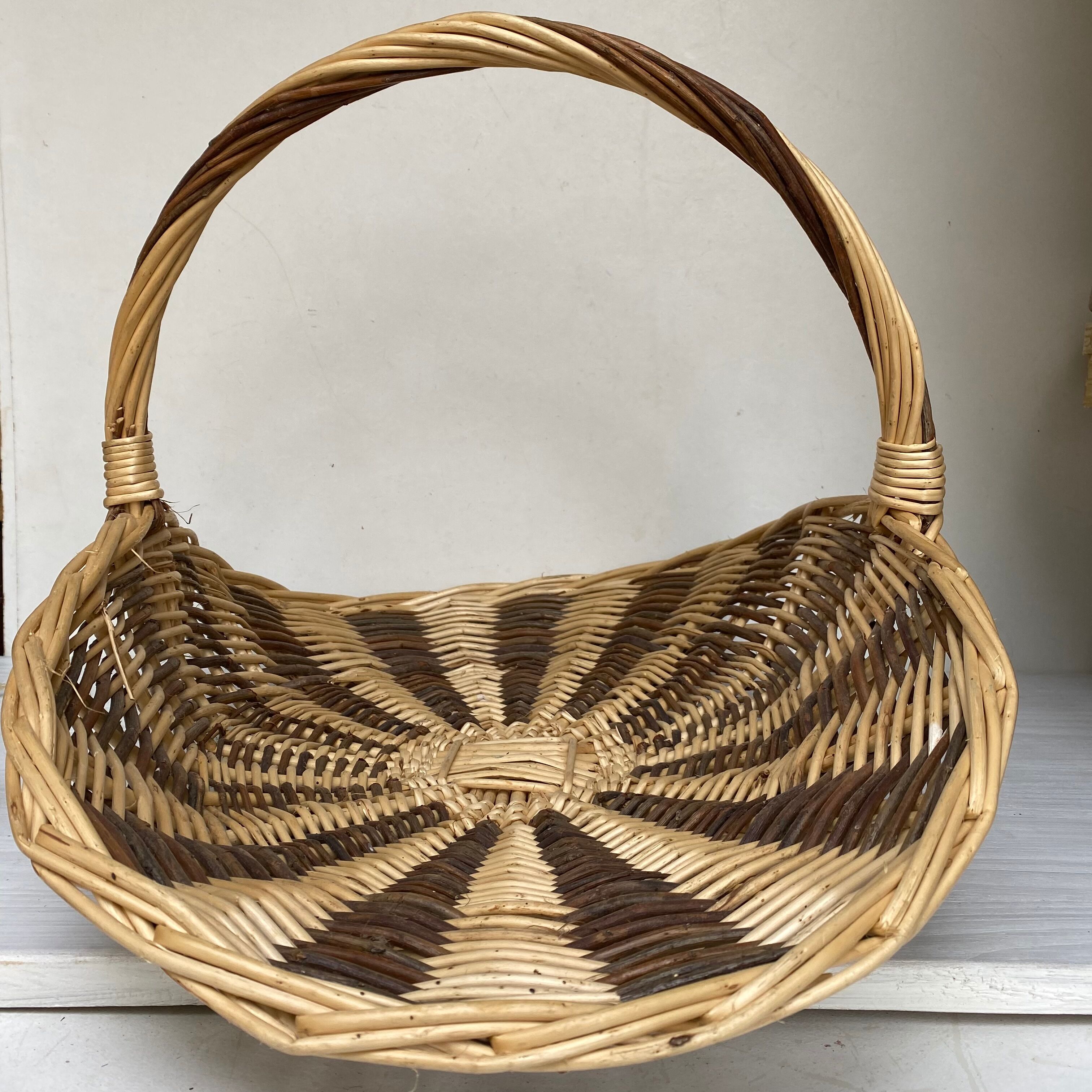 Two-tone wicker basket