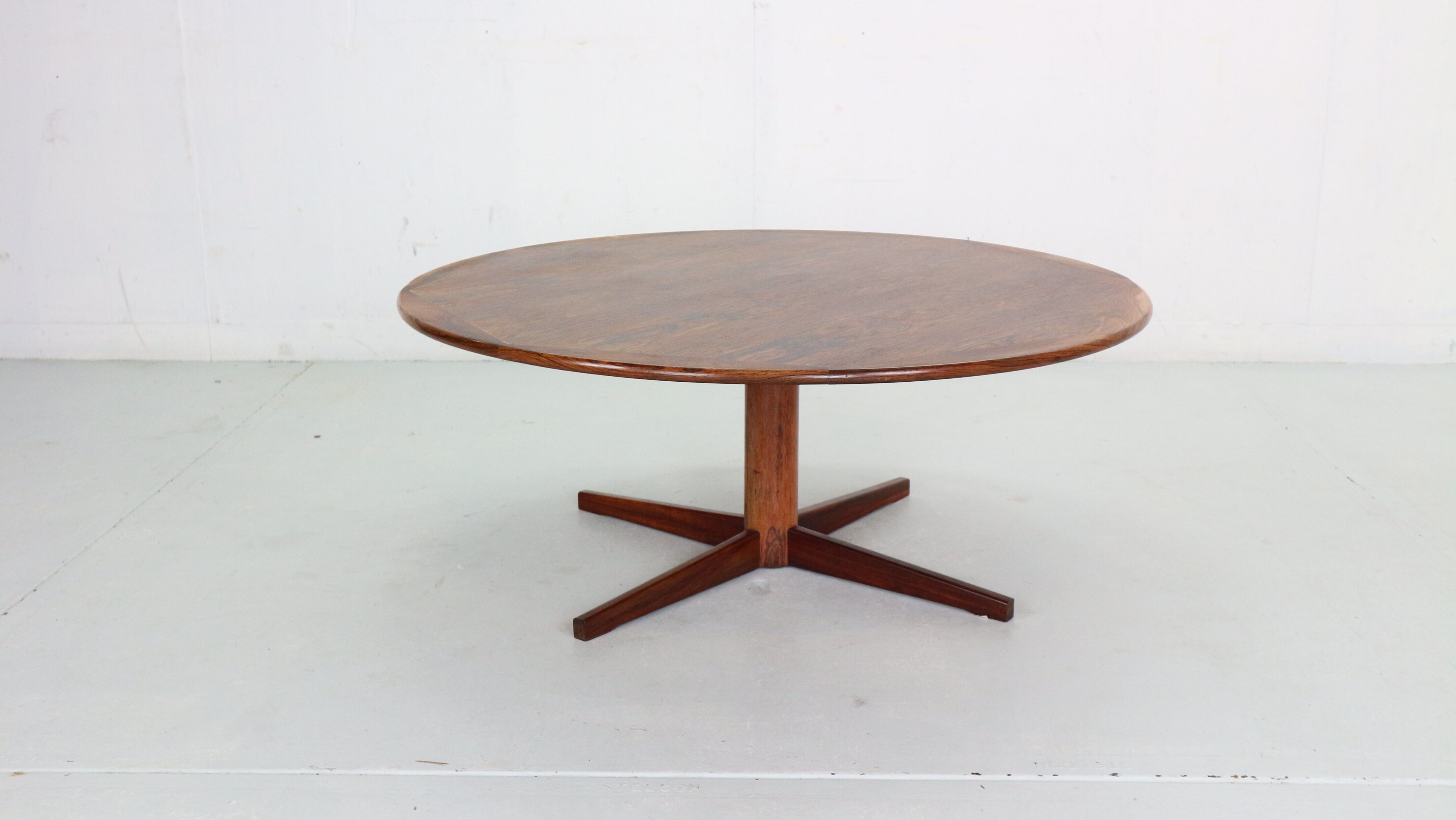 Mid century modern  round rosewood coffee table, 1960s denmark