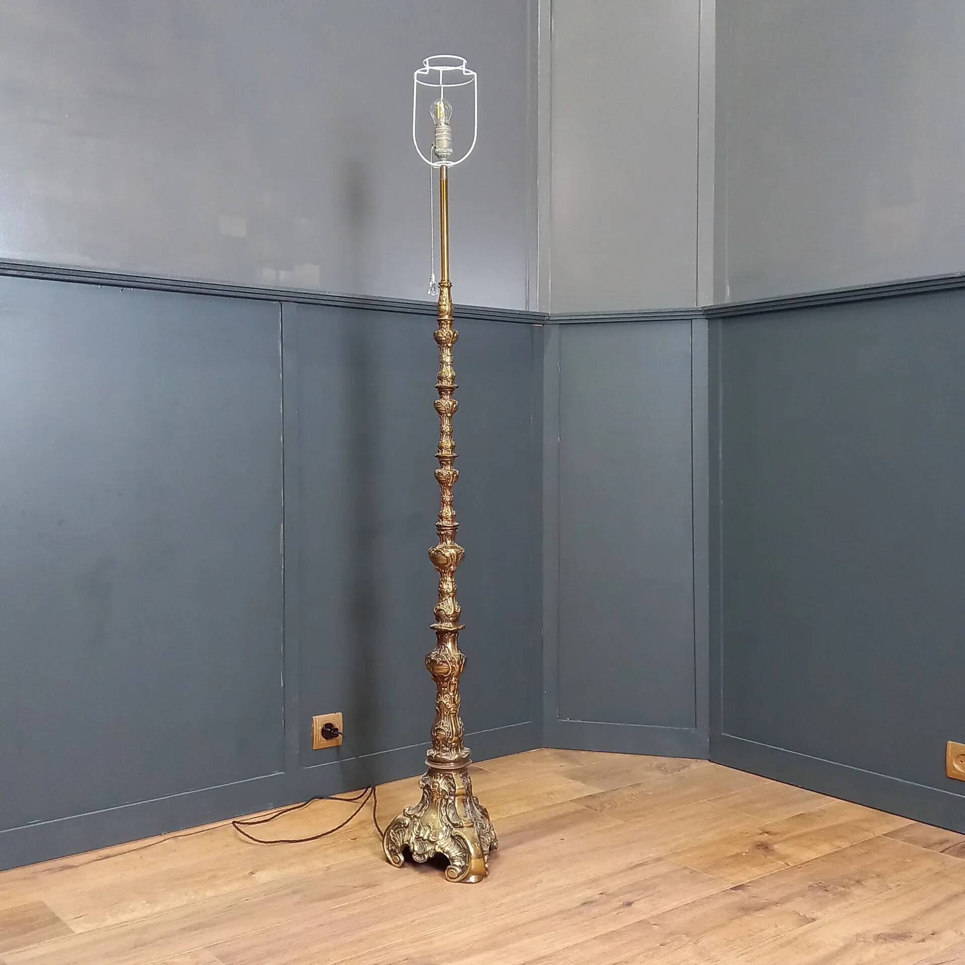 French Baroque standing bronze floor lamp
