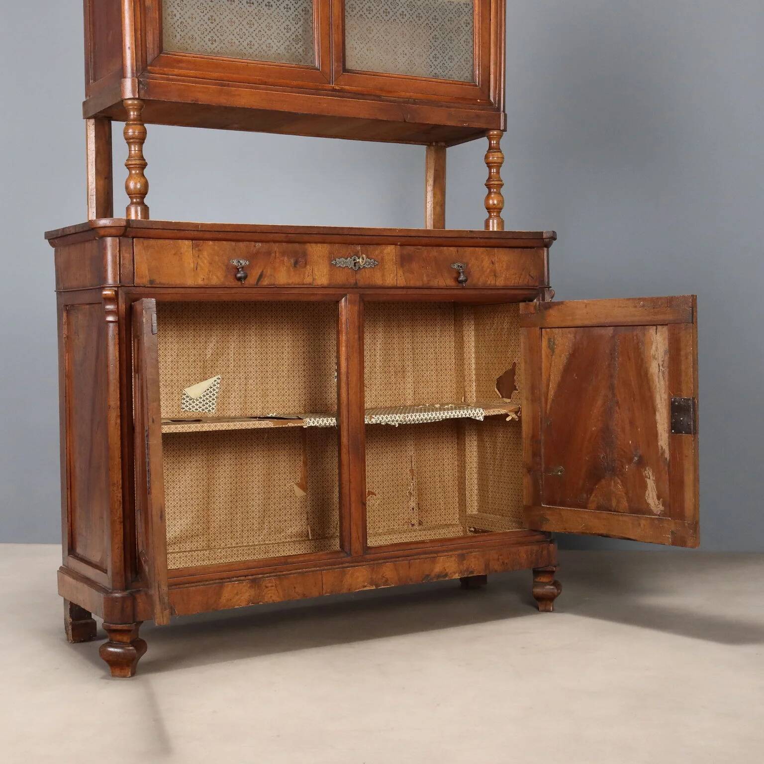 Antique Umbertine buffet in walnut, Italy, 19th century