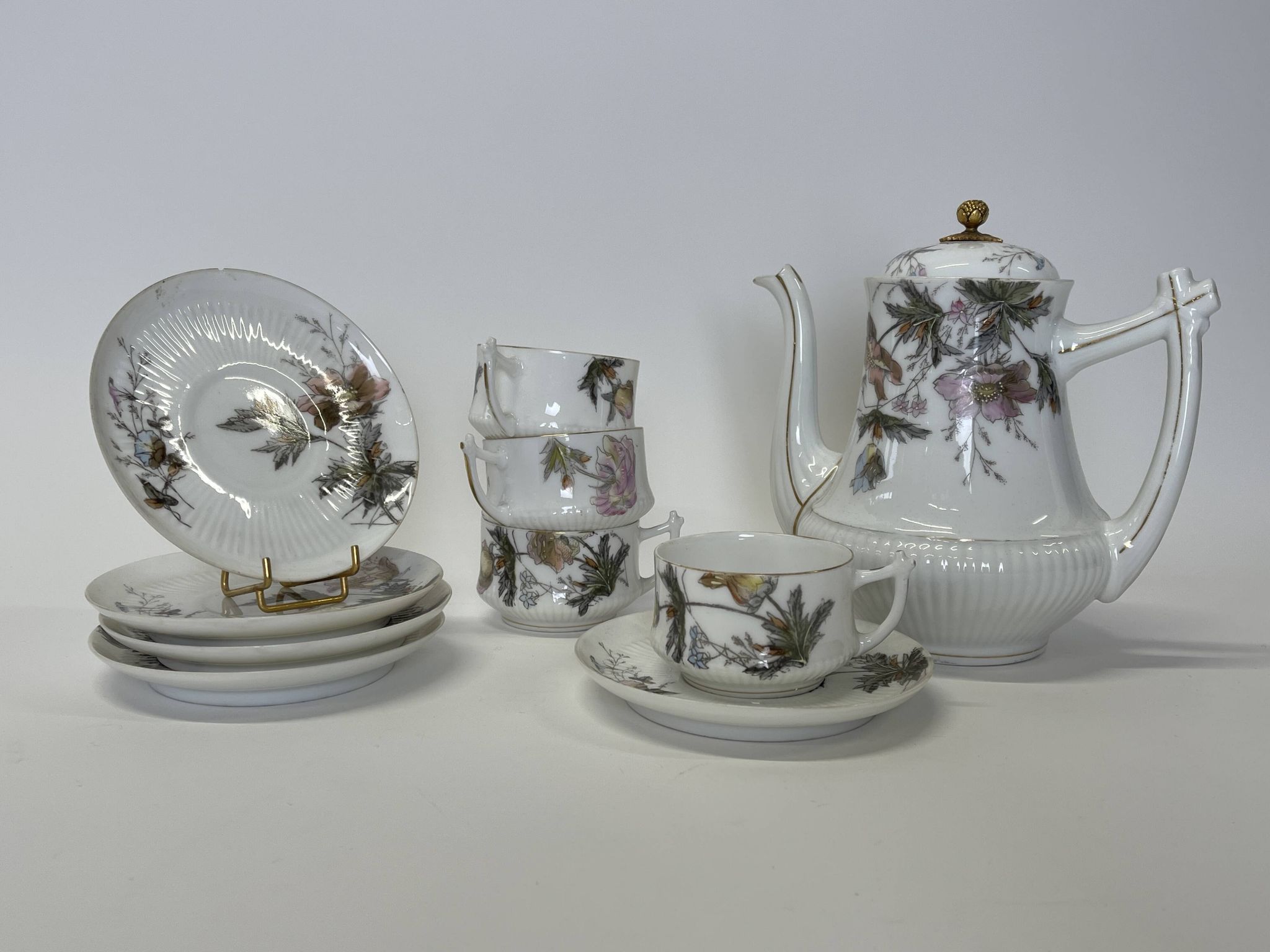 Porcelain coffee service decorated with flowers, The Great Stores of the Louvre