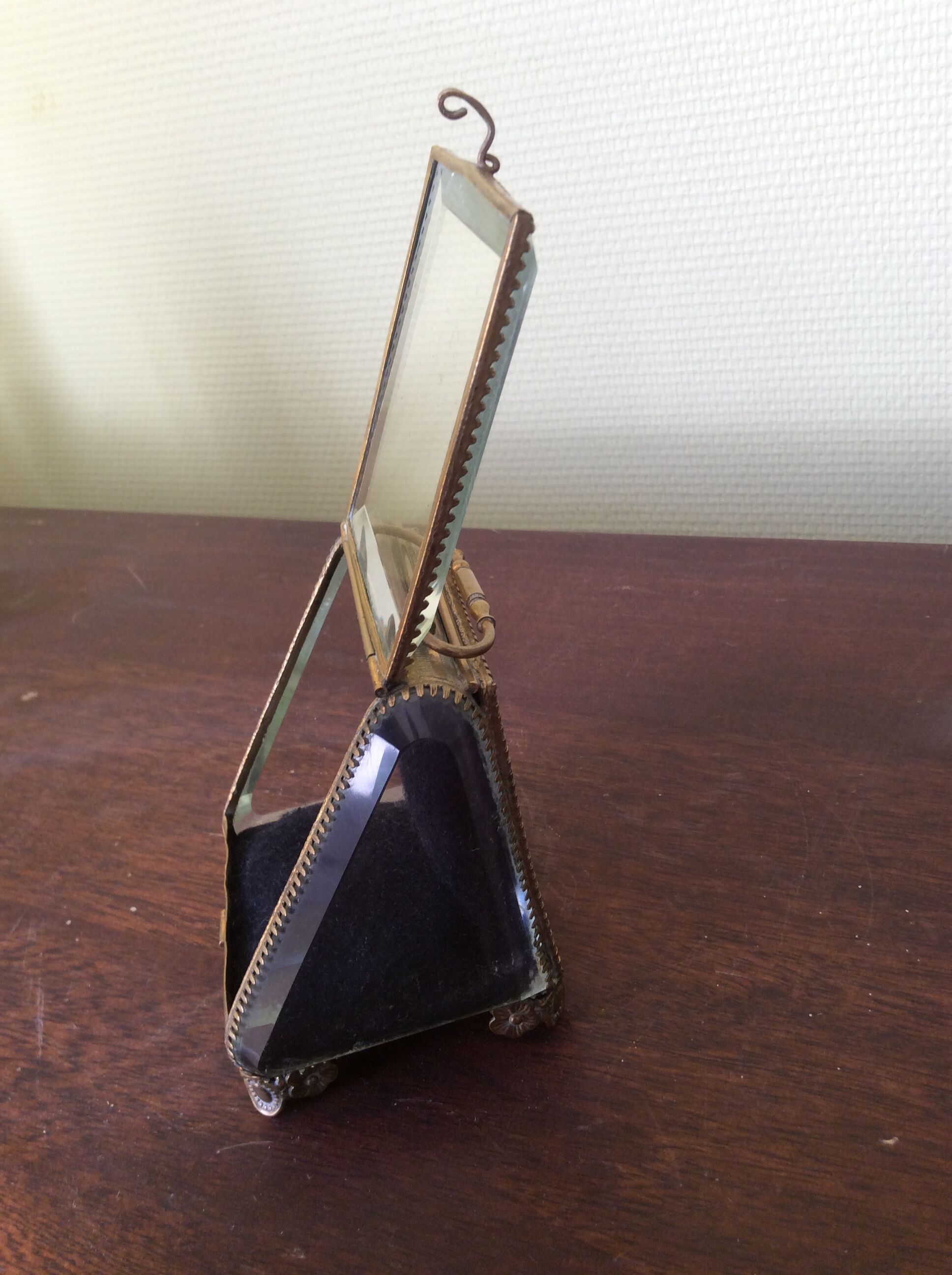 Small showcase for jewelry