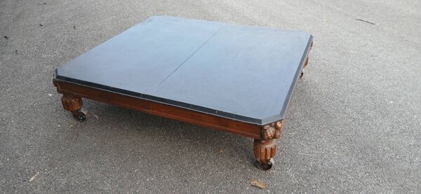 Table basse avec roulettes industrielles