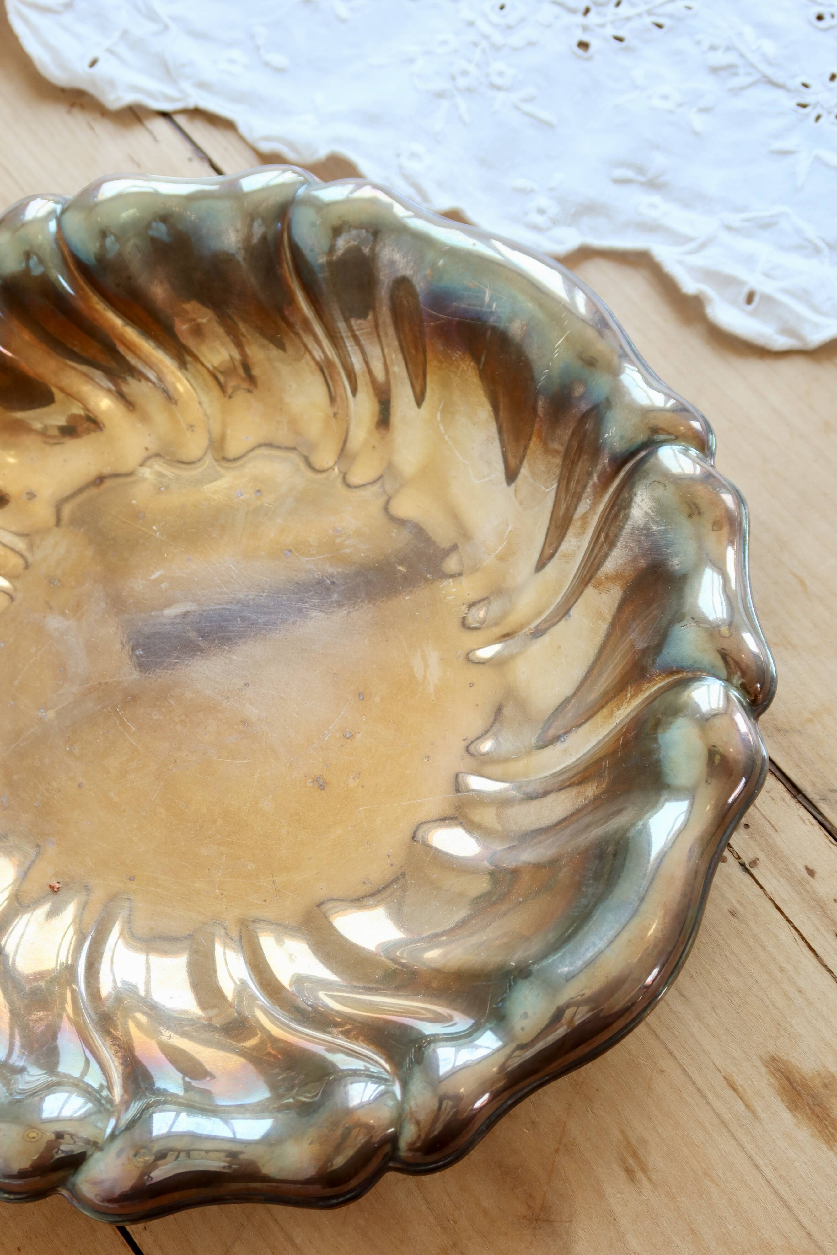 Coupe vintage en métal argenté – Bords chantournés