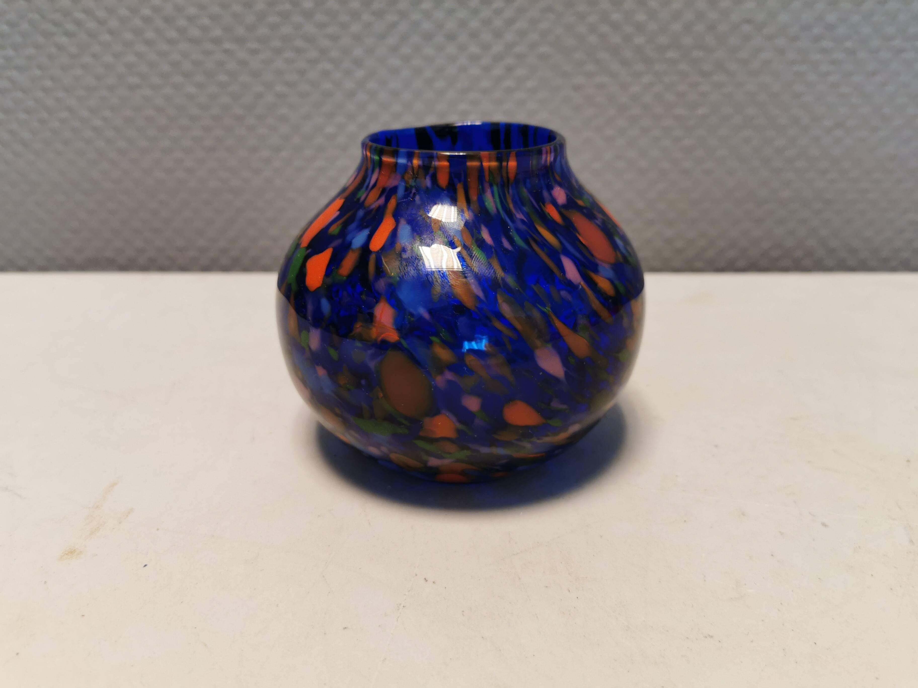 Beautiful mouth-blown ‘Plutta’ glass vase