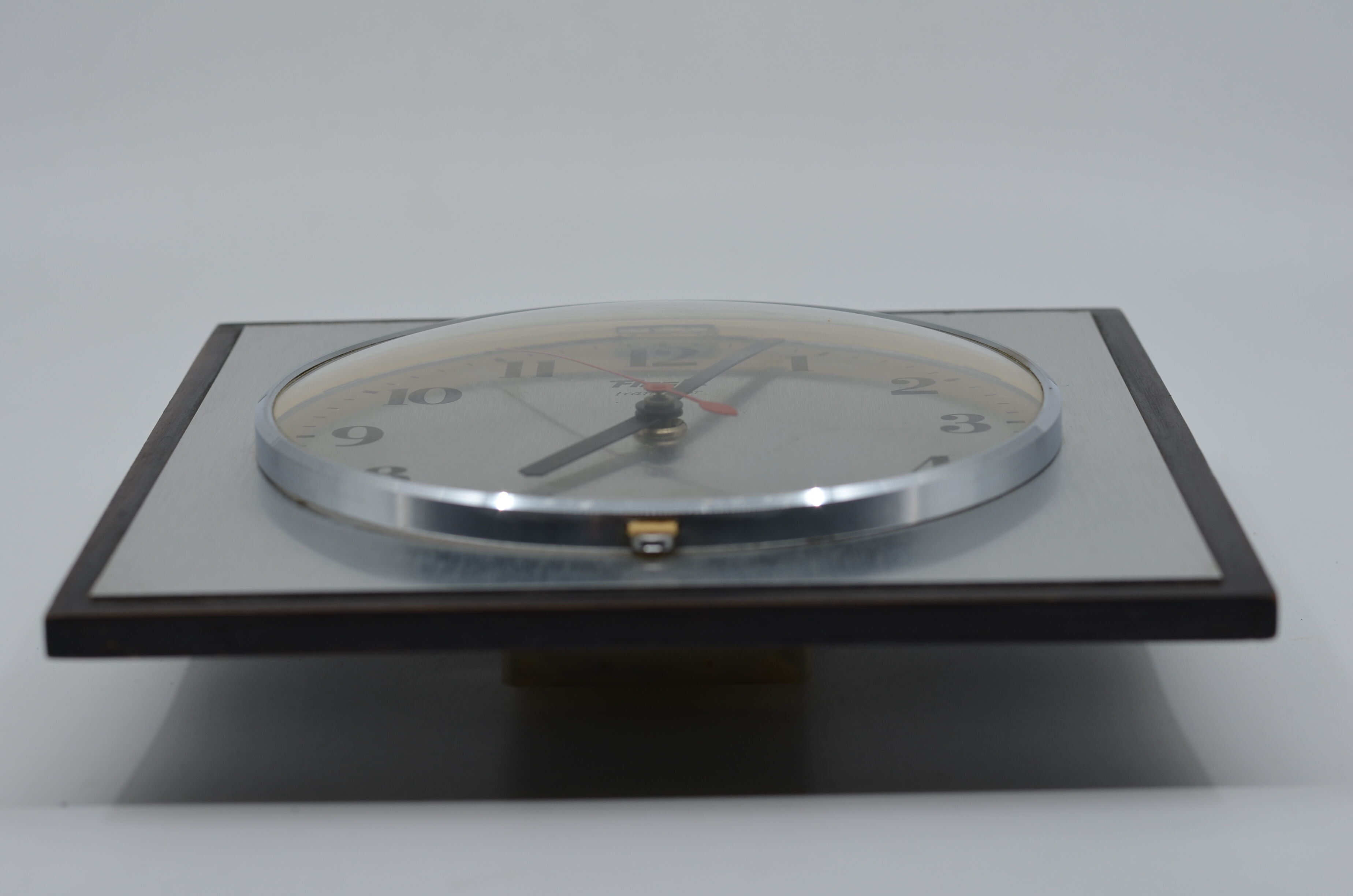 Aluminium flash clock