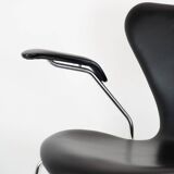 Seven Chairs With Armrests Model 3207 In Black Leather Arne Jacobsen & Fritz Hansen