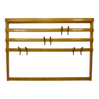 Grand coat rack Auböck Carl Mid-Century in beech with 8 brass hooks, 1950s.